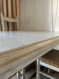 Sporcizia sul tavolo da pranzo