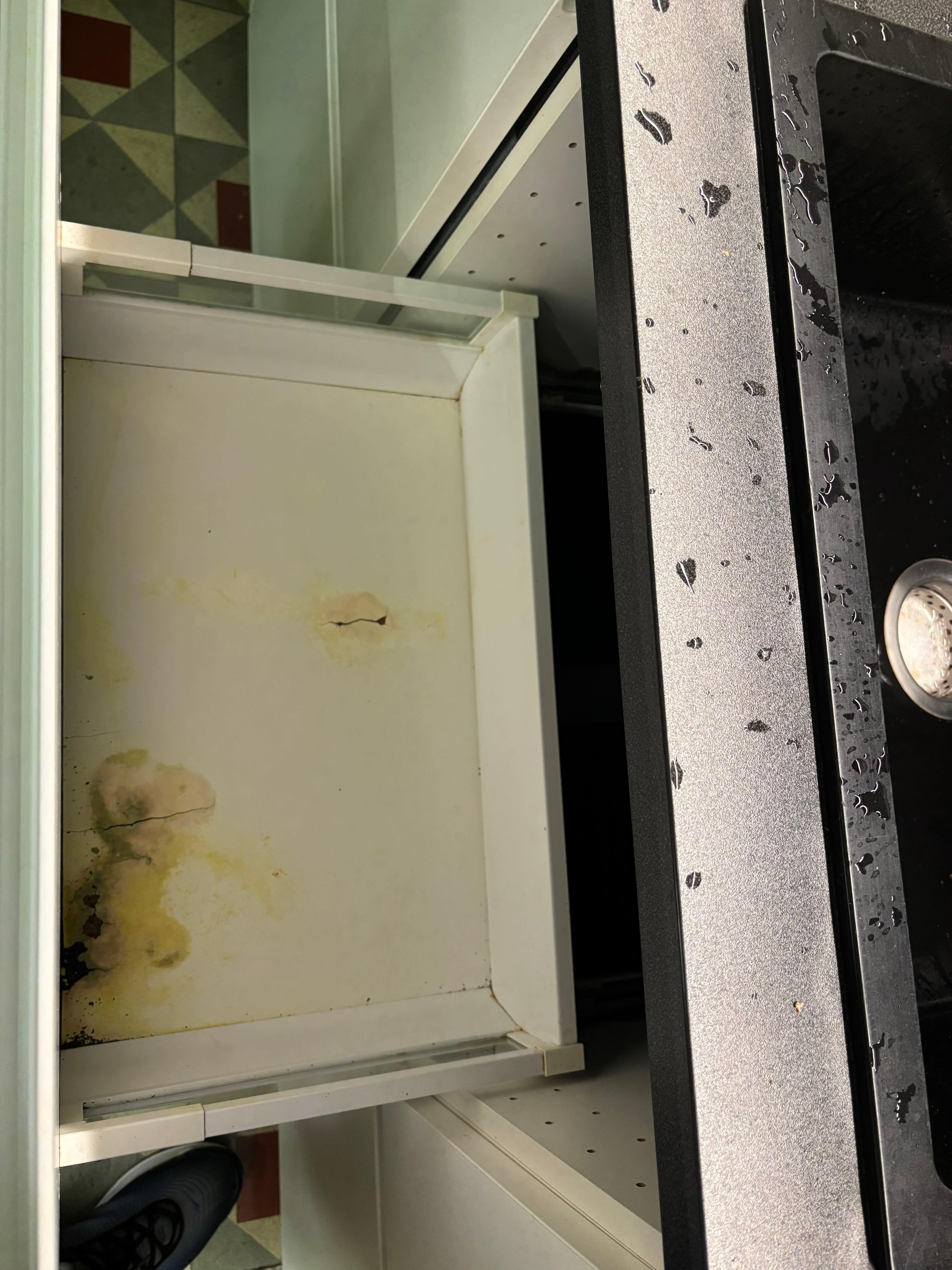 Molded kitchen drawer