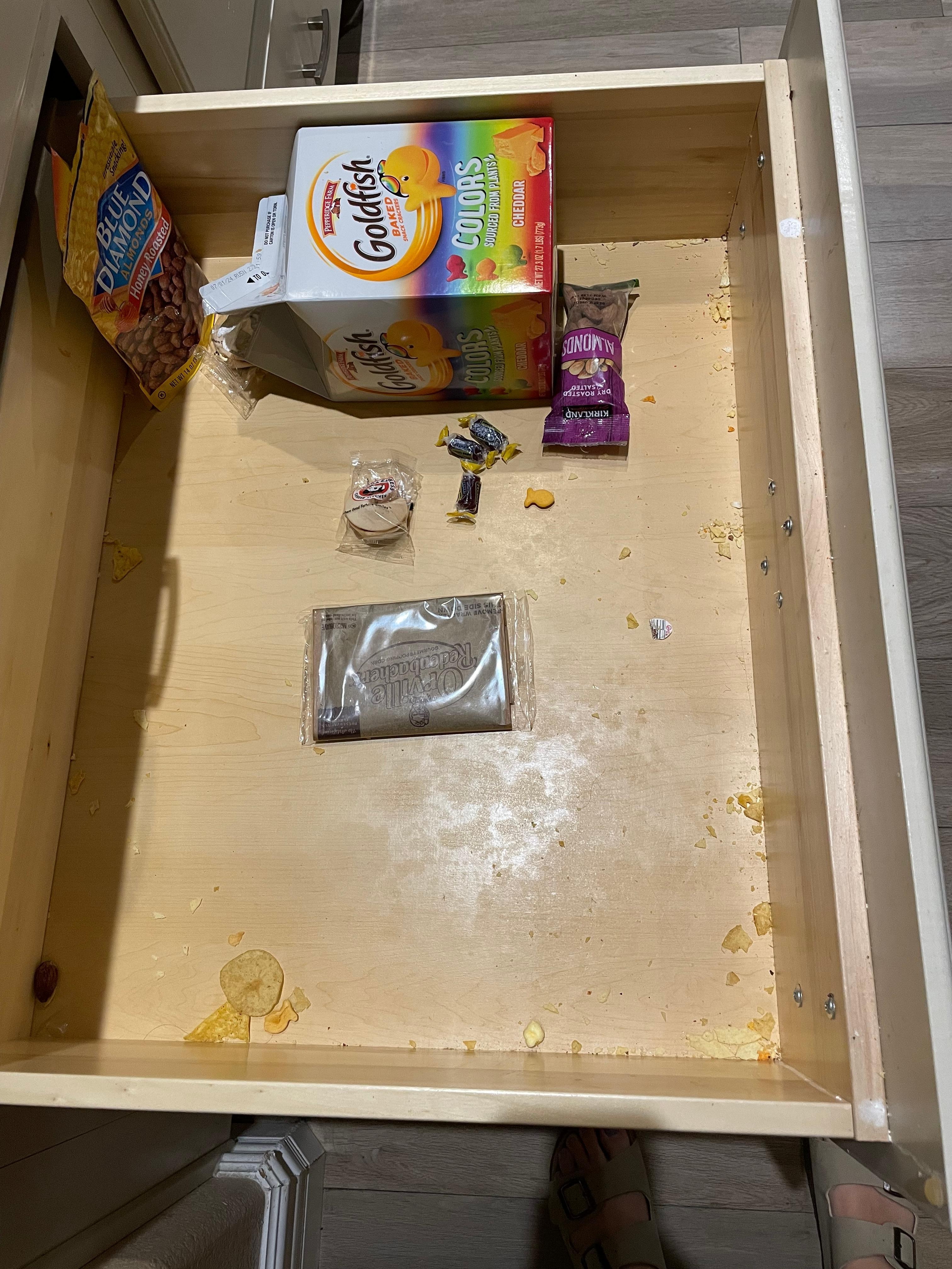 Review from Jan 2025 also said crumbs were left in drawer.