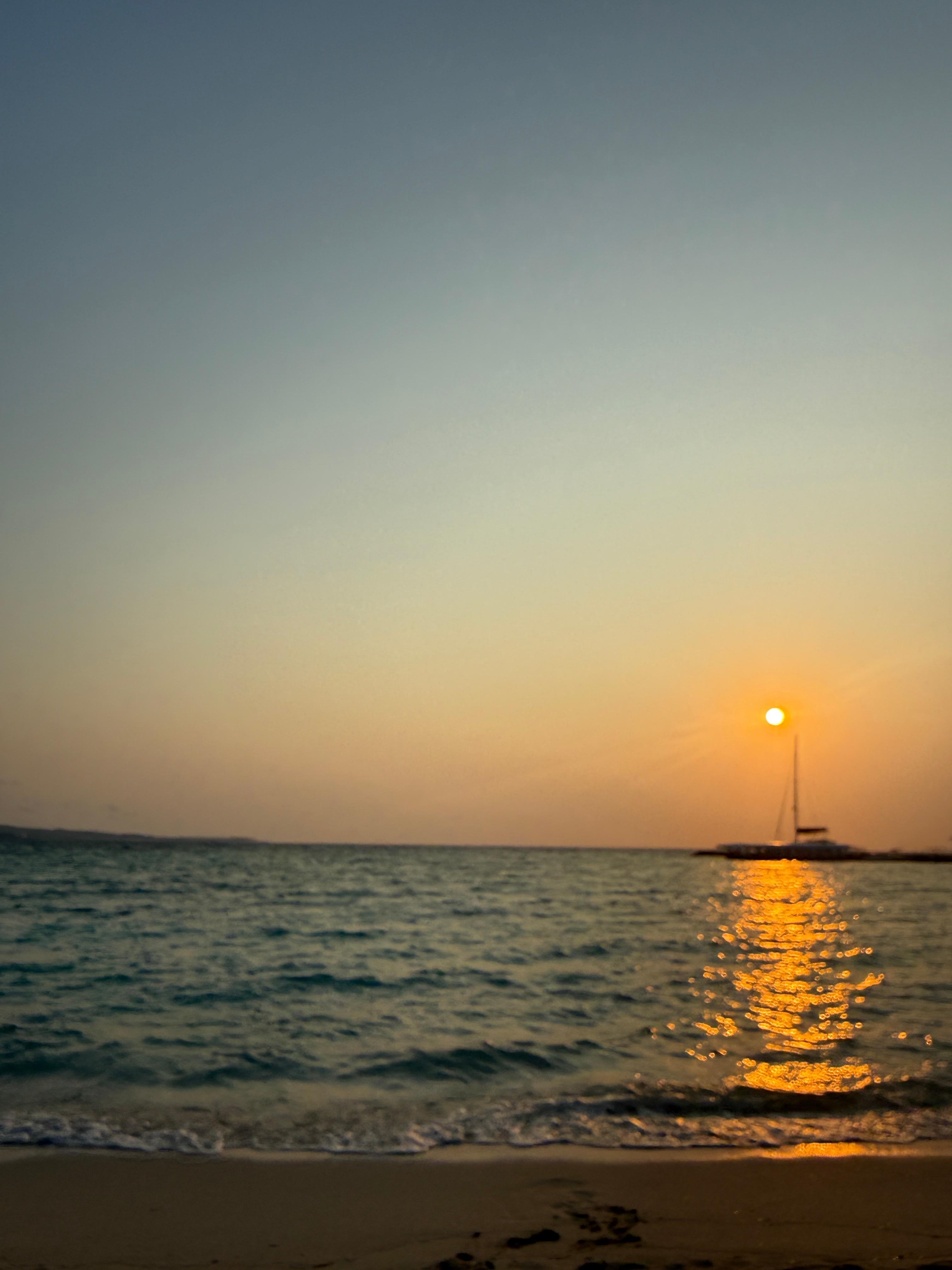 ビーチがあるので、浜辺でみるサンセットは最高です