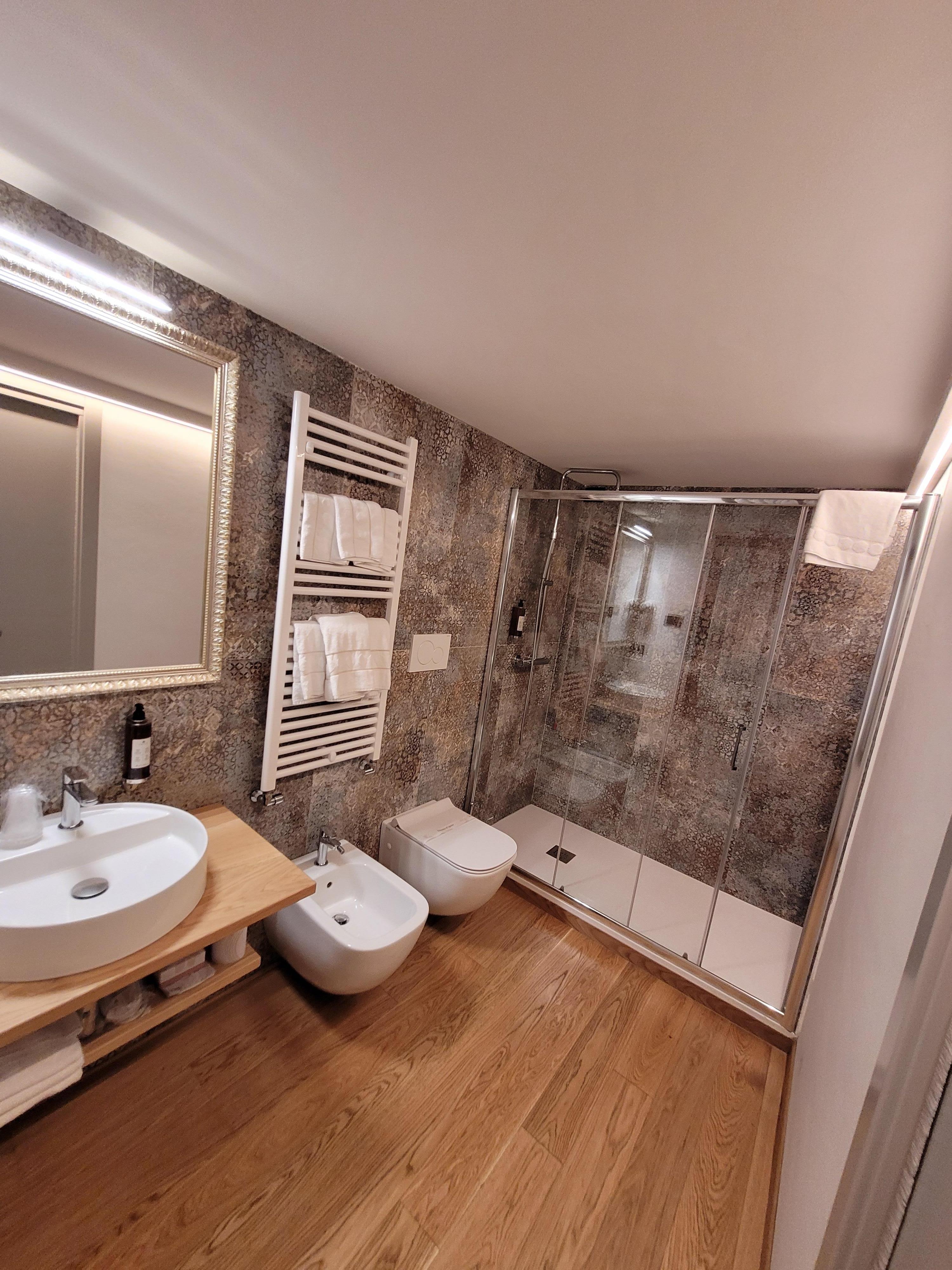 Large, comfortable, modern bathroom.