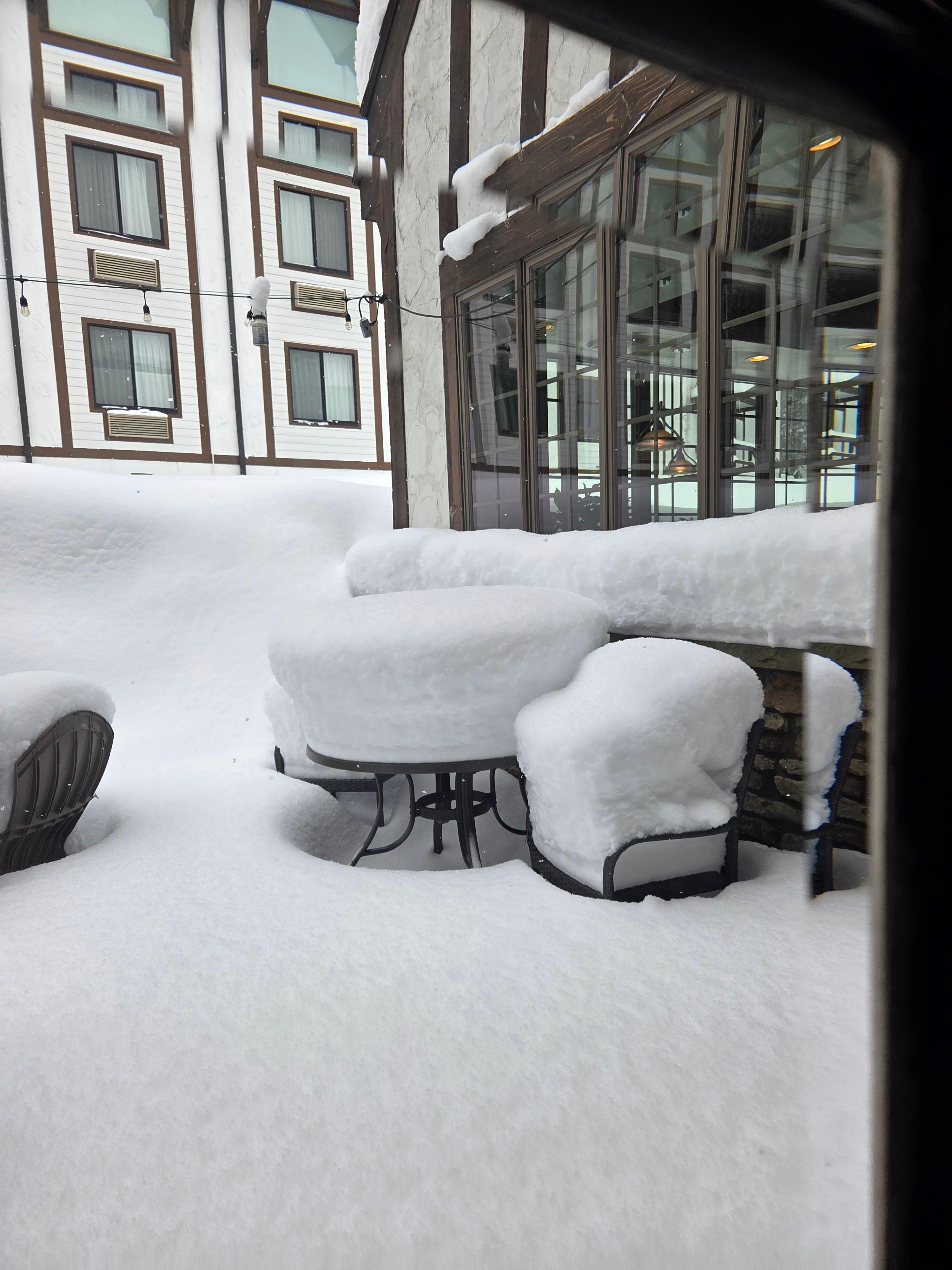 Excrellent natursl snow
20+ inches