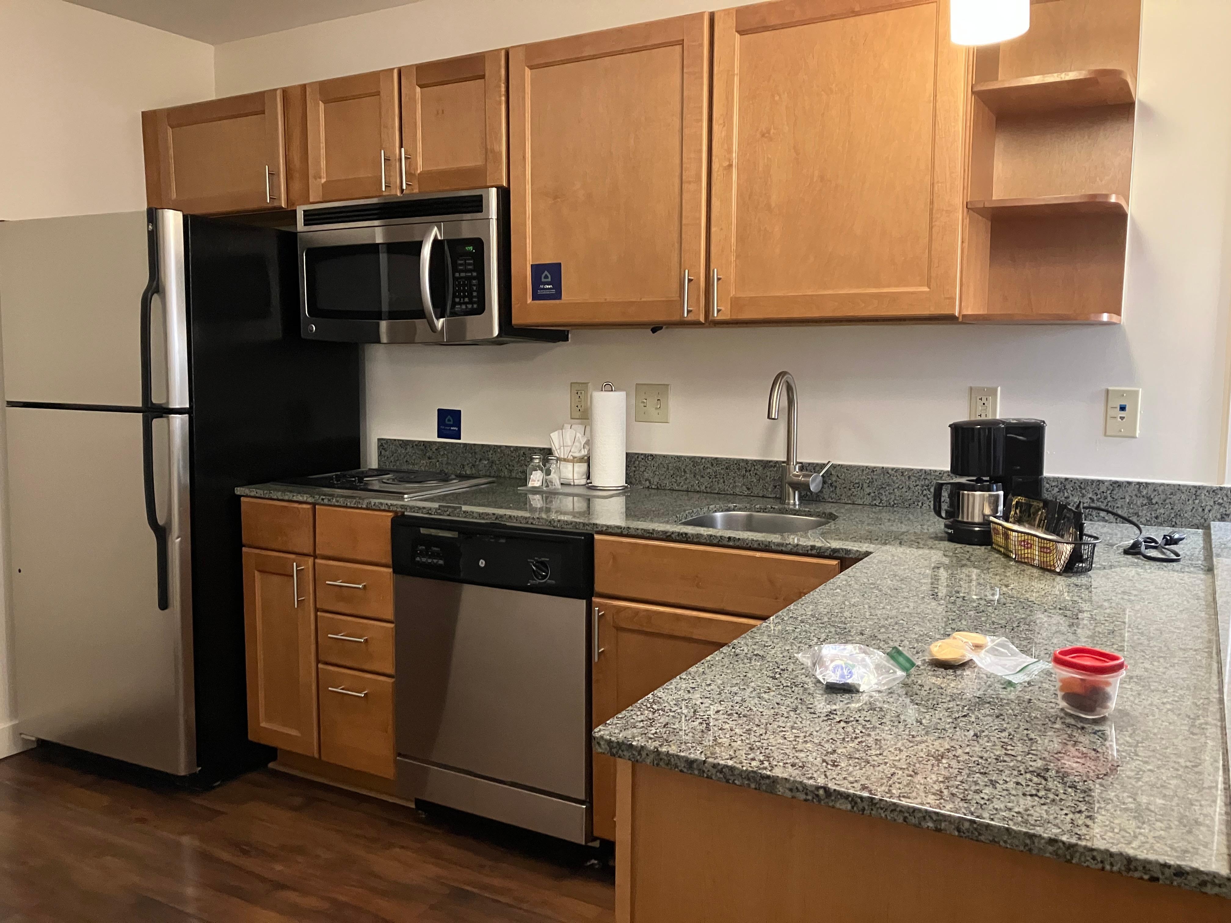 Wonderful large kitchen. Dishwasher soap dispenser clogged. 