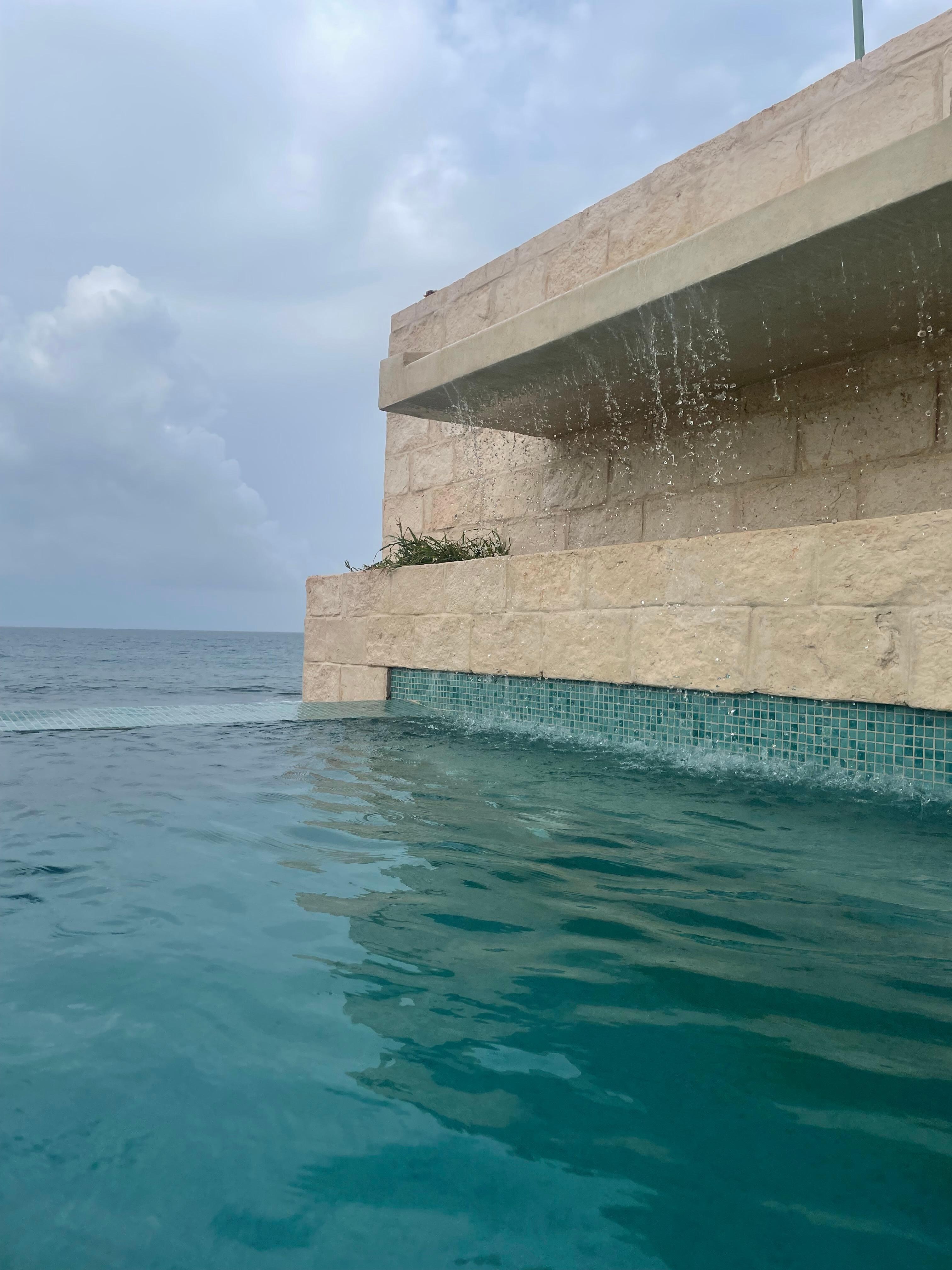 Infinity pool 