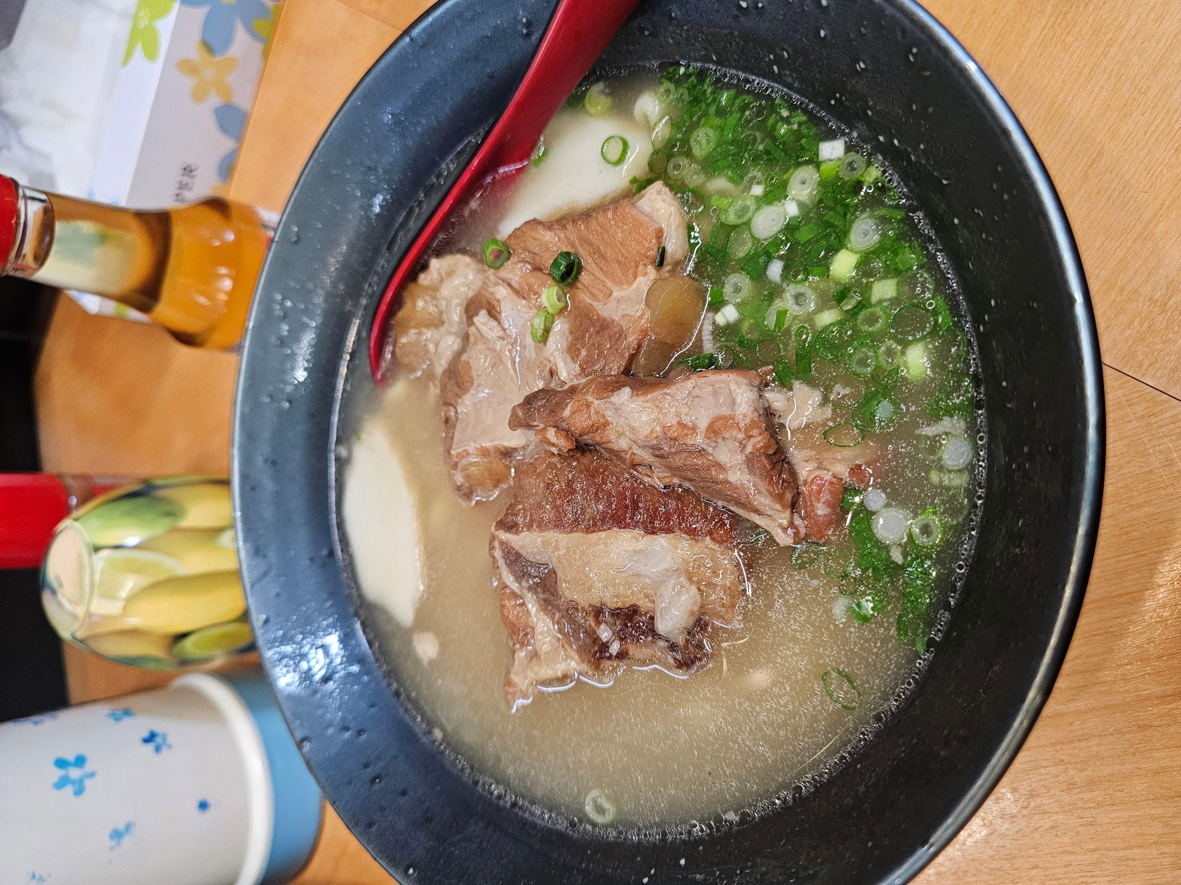 附近一家好吃的店
