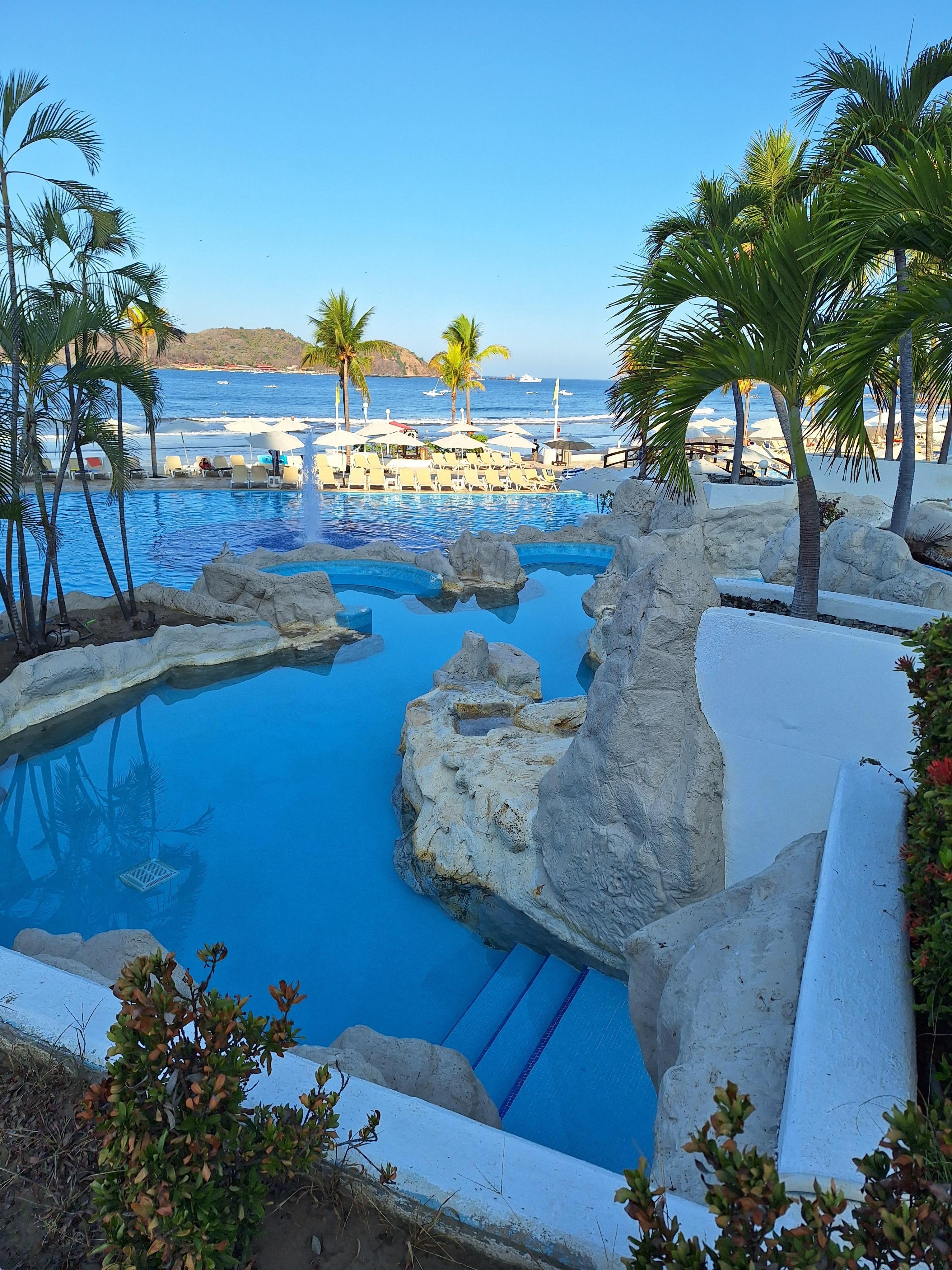 Piscinas frente a la playa