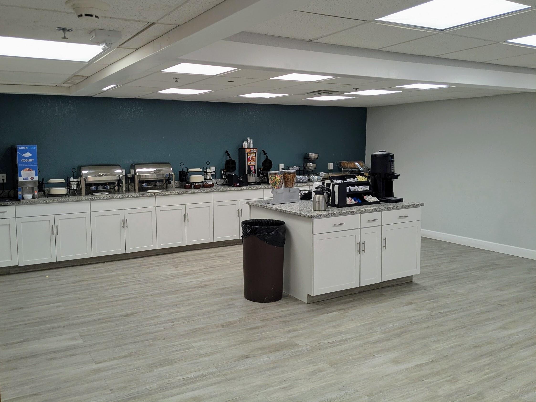 Breakfast room 1