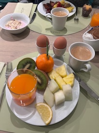 Fresh fruit, juice, etc for breakfast