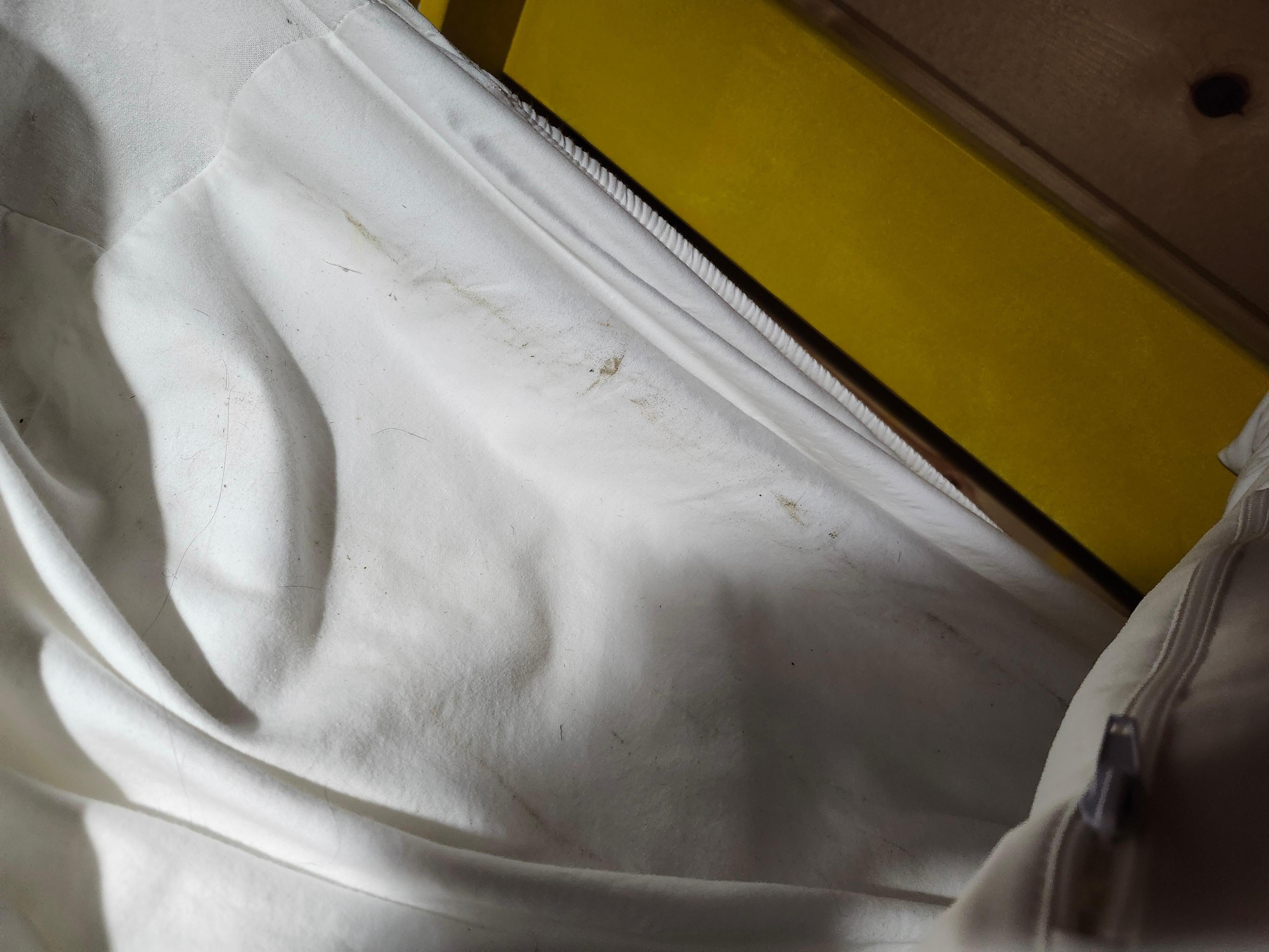 Dust on bunkbeds upon arrival, had to wash bedding