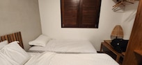 Quarto para 3 adultos pagantes (obs. paga-se taxa extra para o 3º adulto)