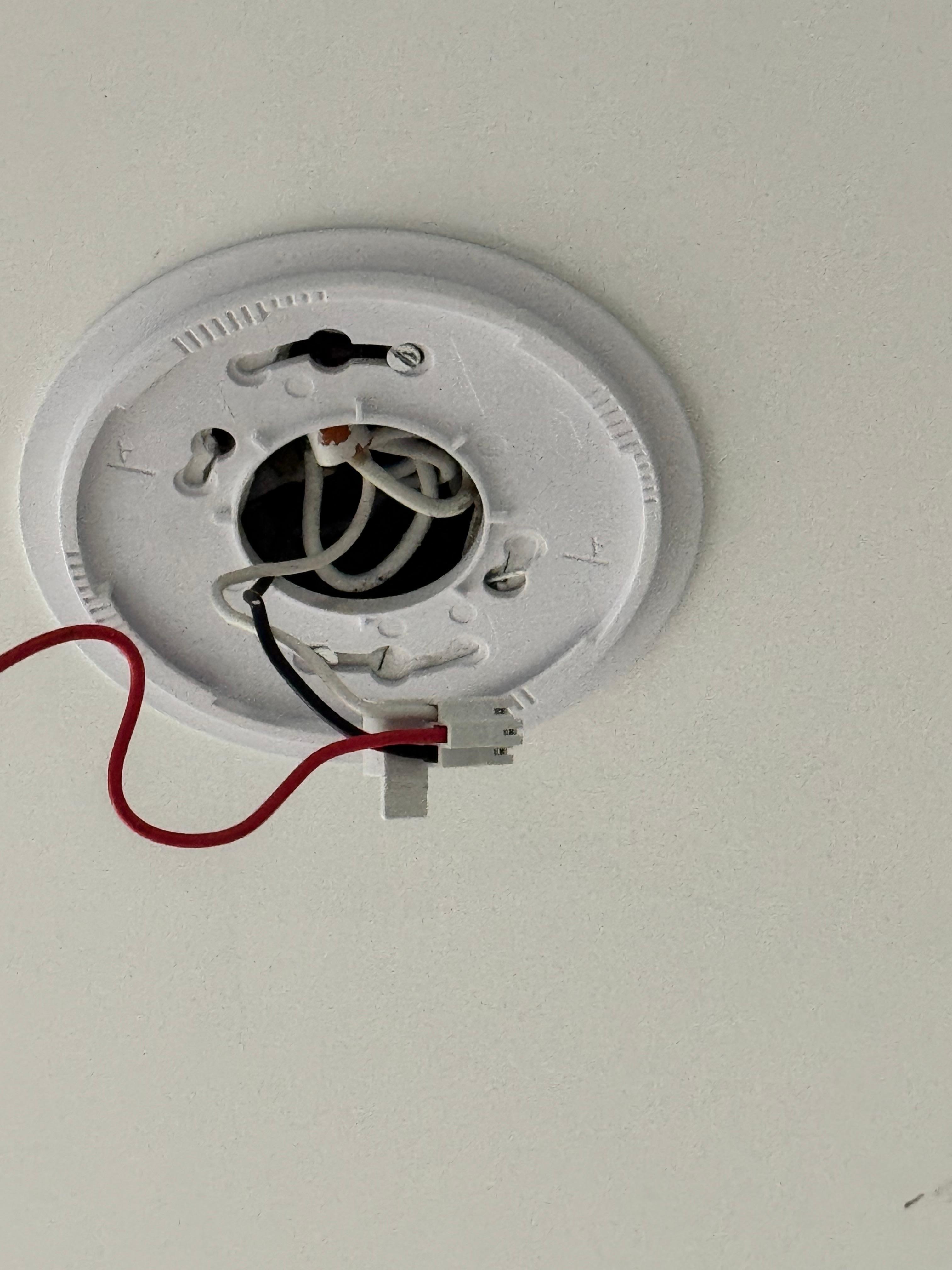 No smoke detector 