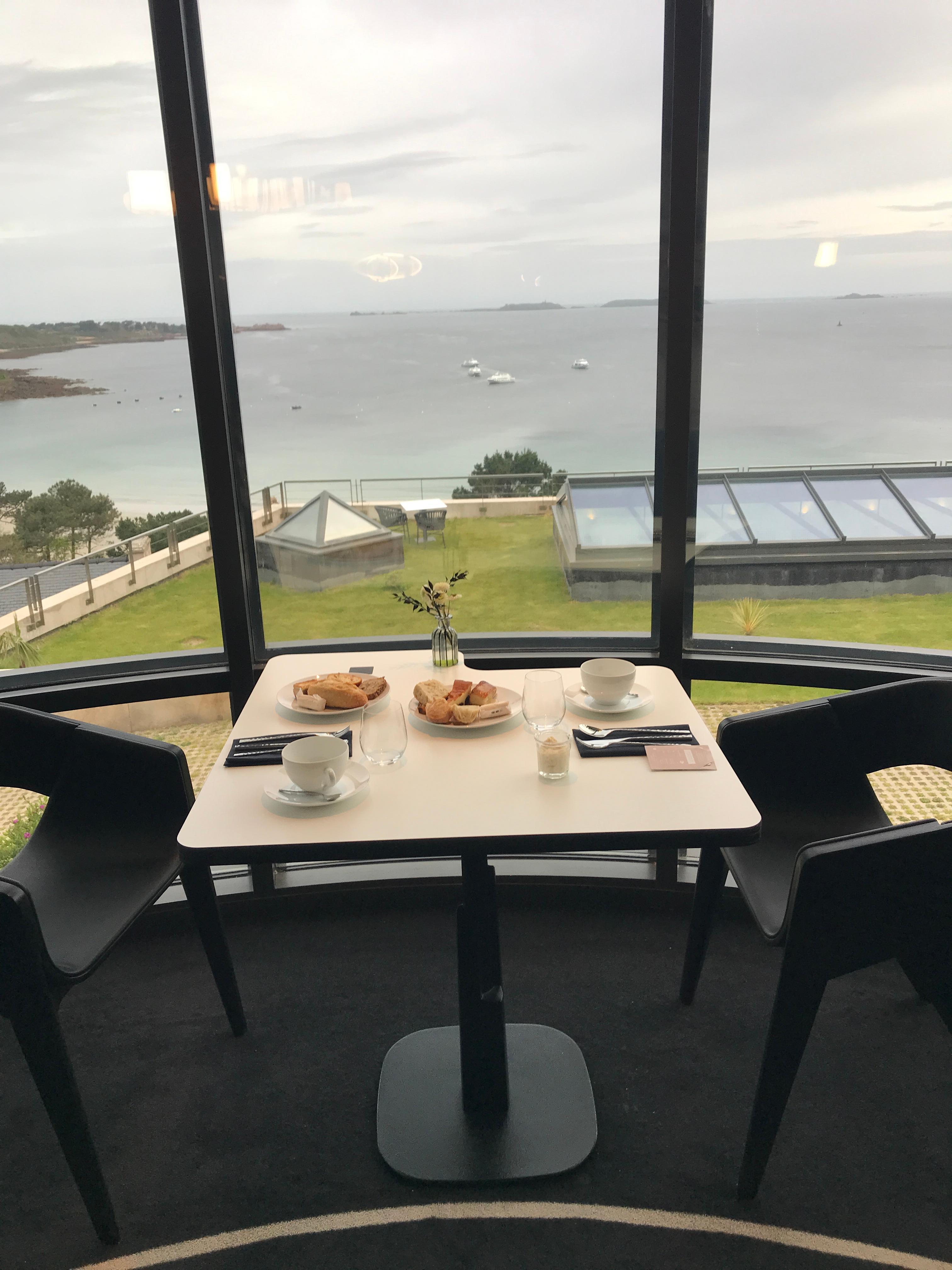 Petit déjeuner avec vue sur mer 