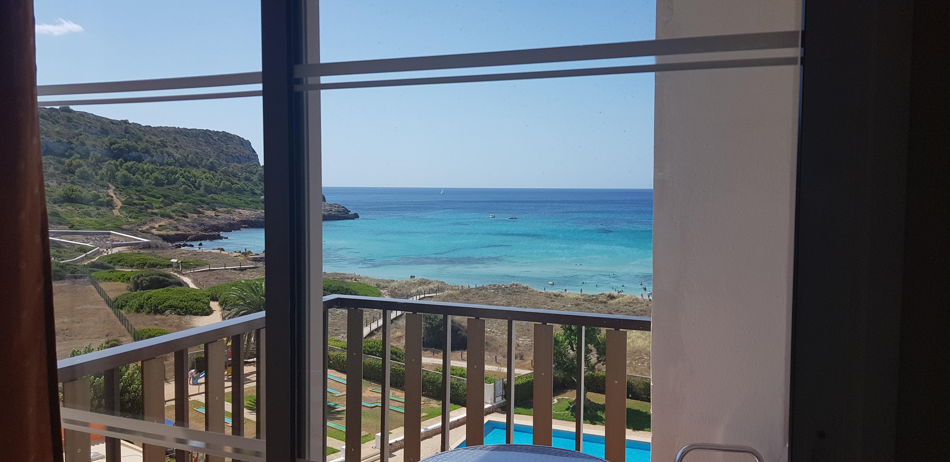 Rincón paradisíaco para bañarse tranquilo, visto desde la habitación del hotel.
