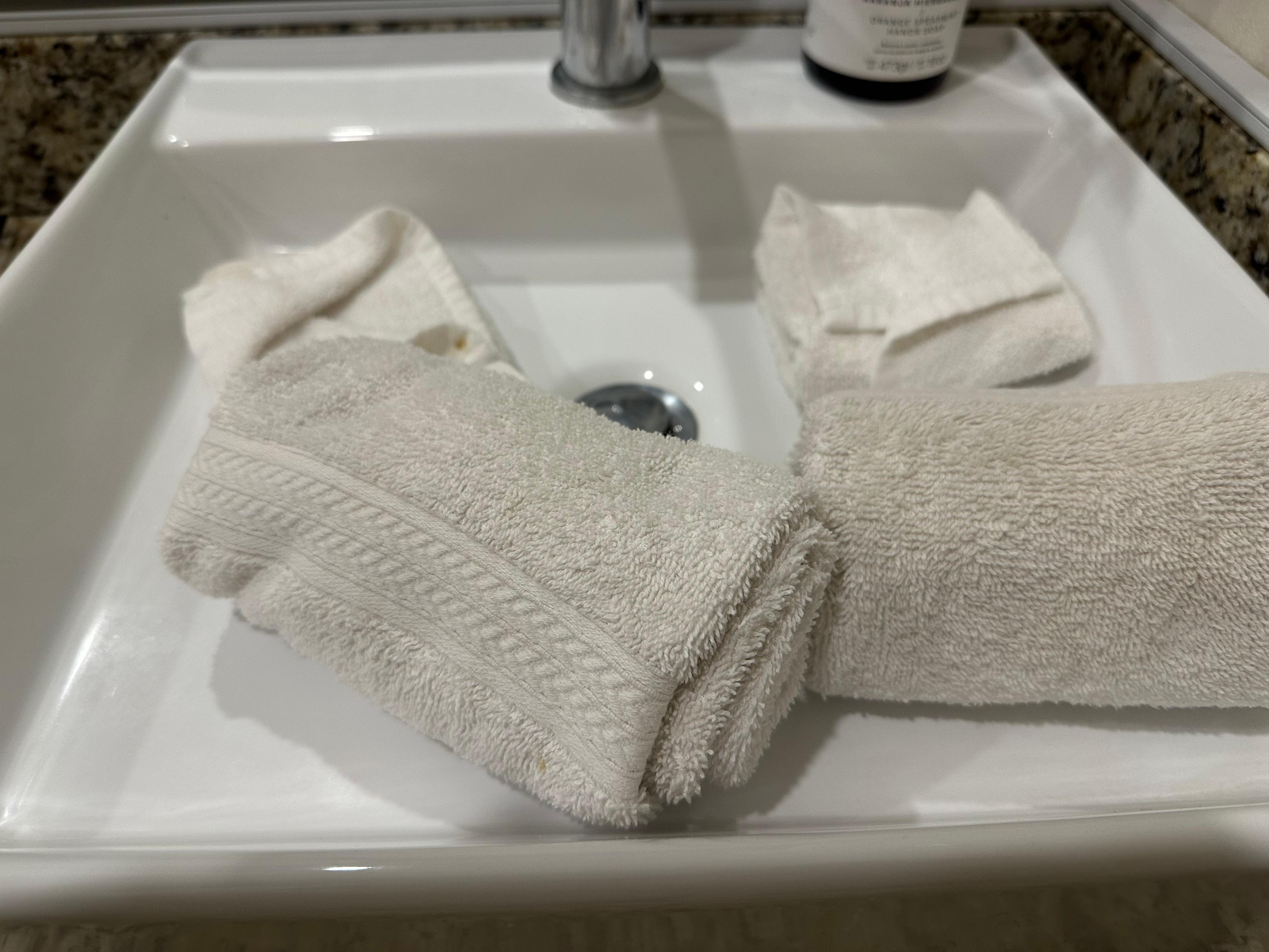 Hand towels and wash cloths upon arrival 