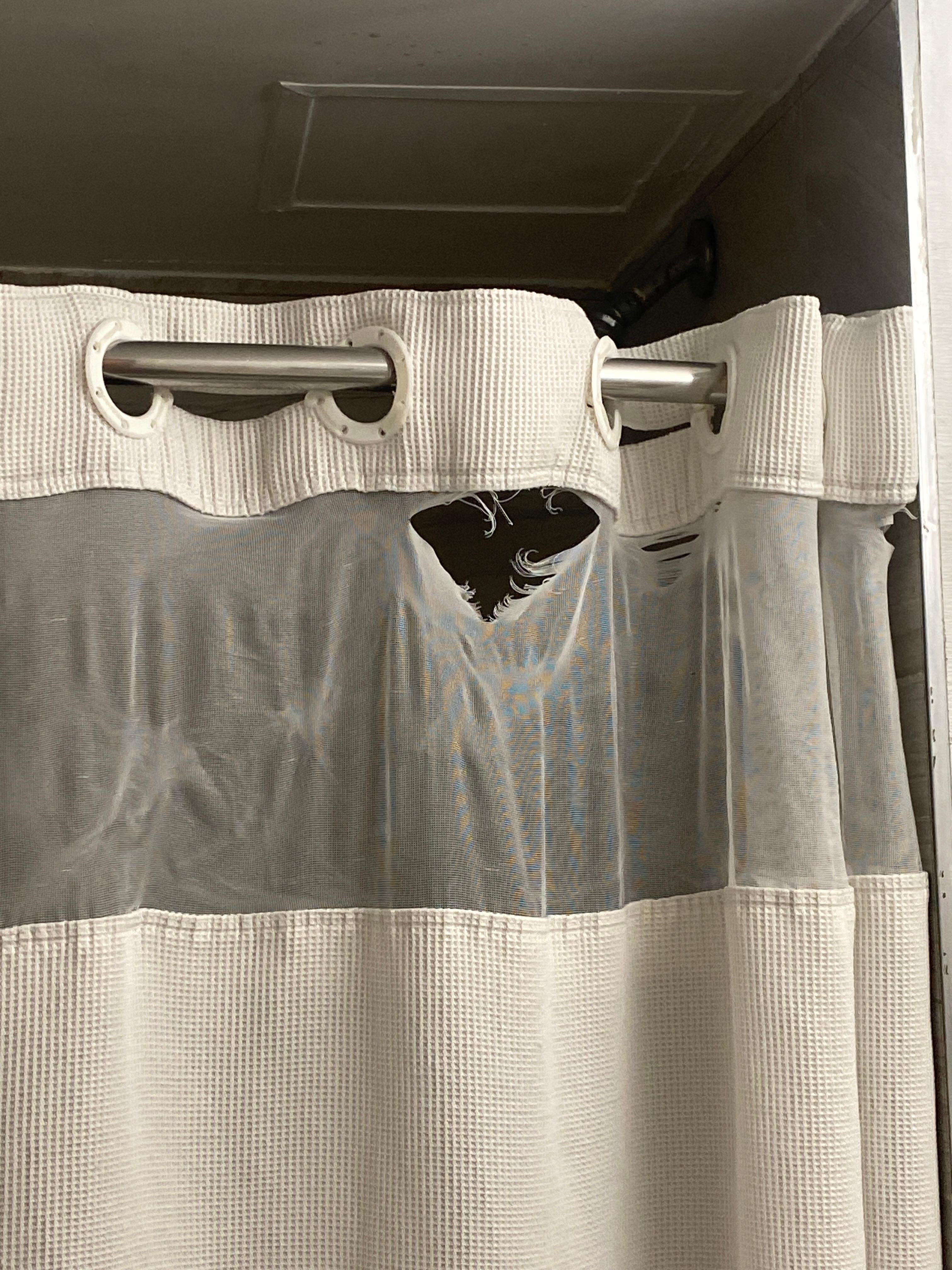 Cortina de baño rota