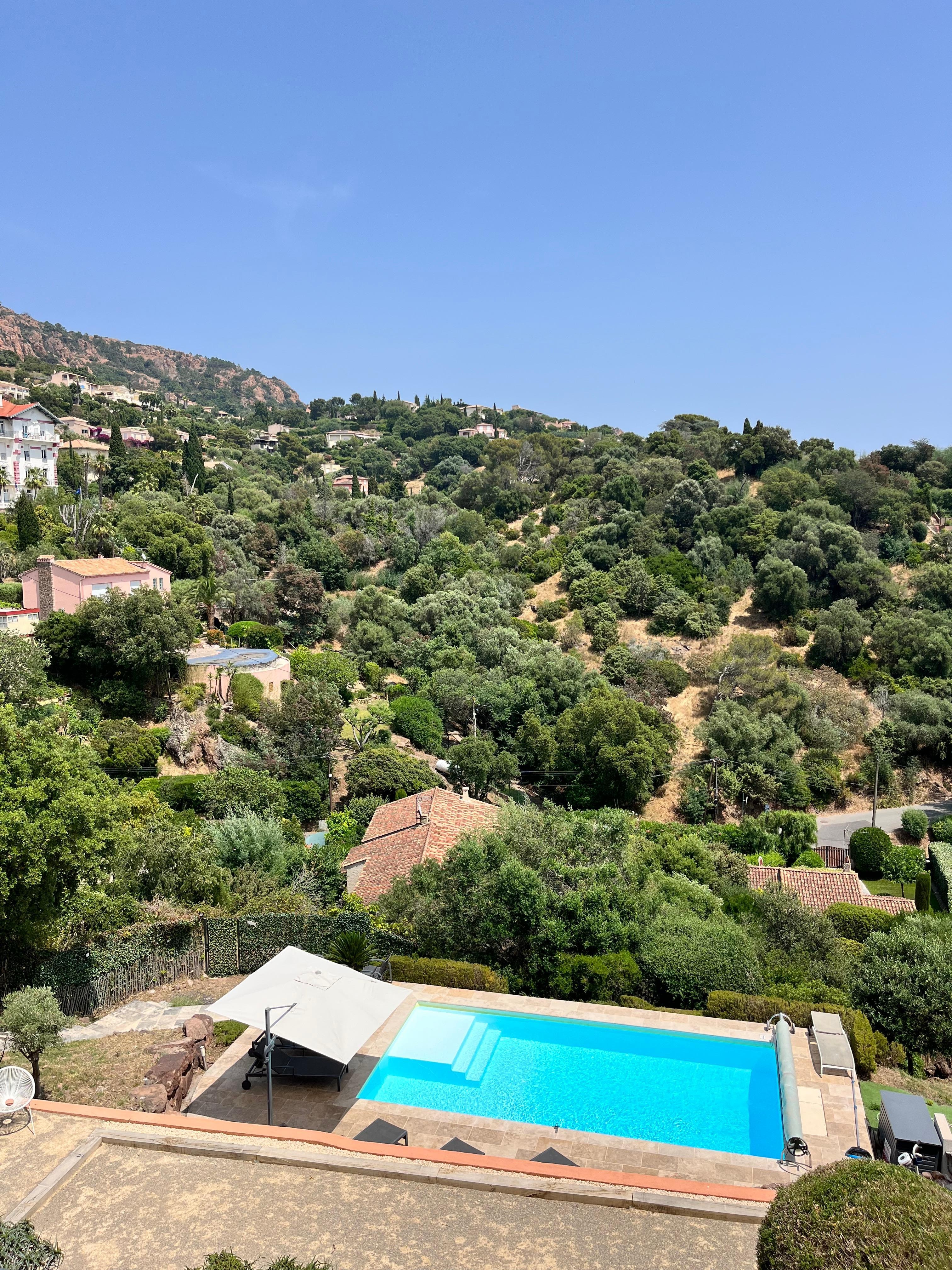 Pool vom großen Apartment