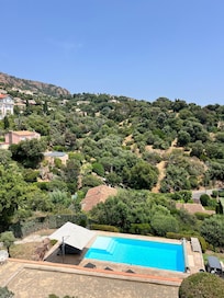 Pool vom groĂen Apartment