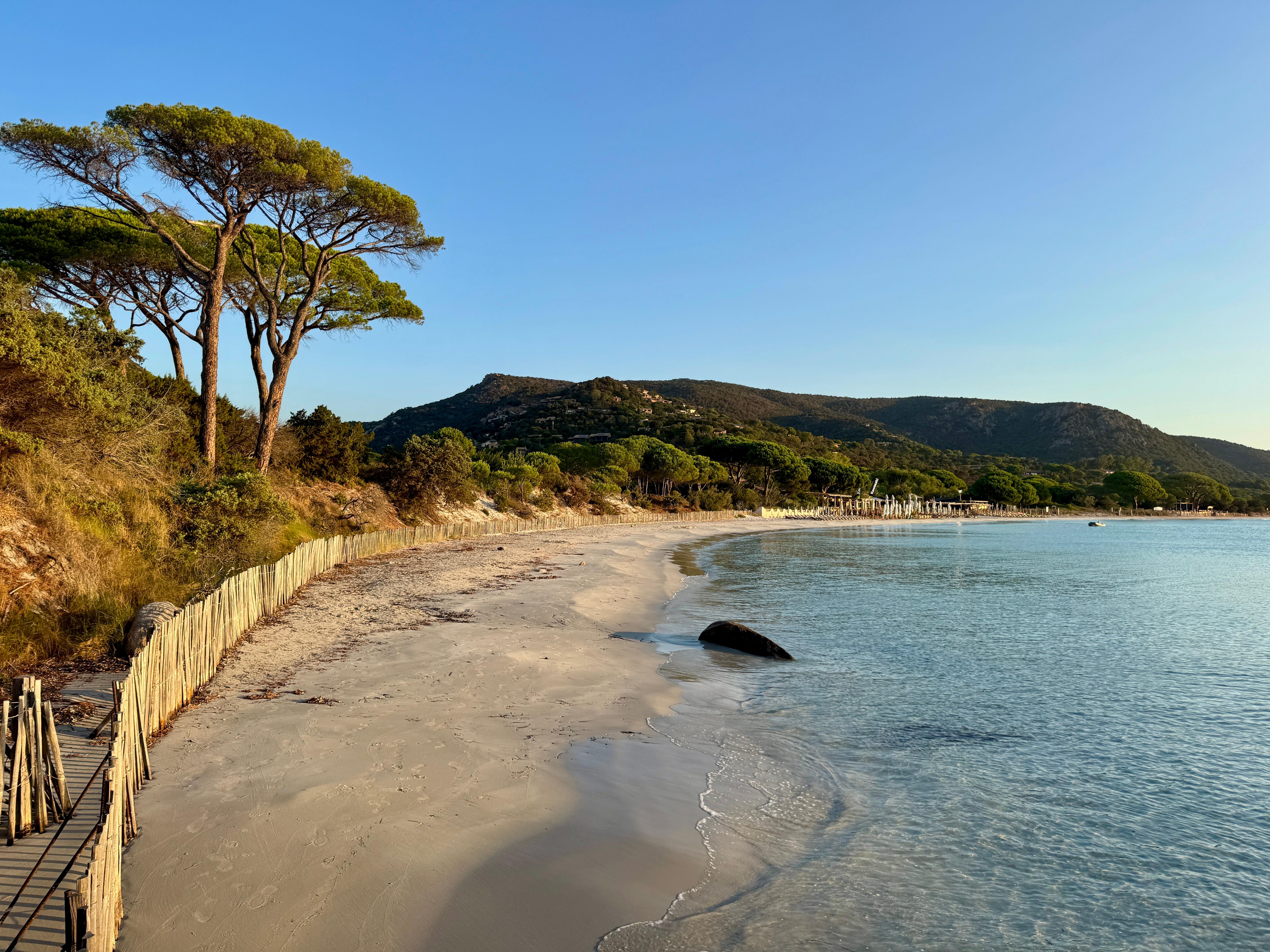 Der Strand Palombaggia vom anderen Ende aus fotografiert 