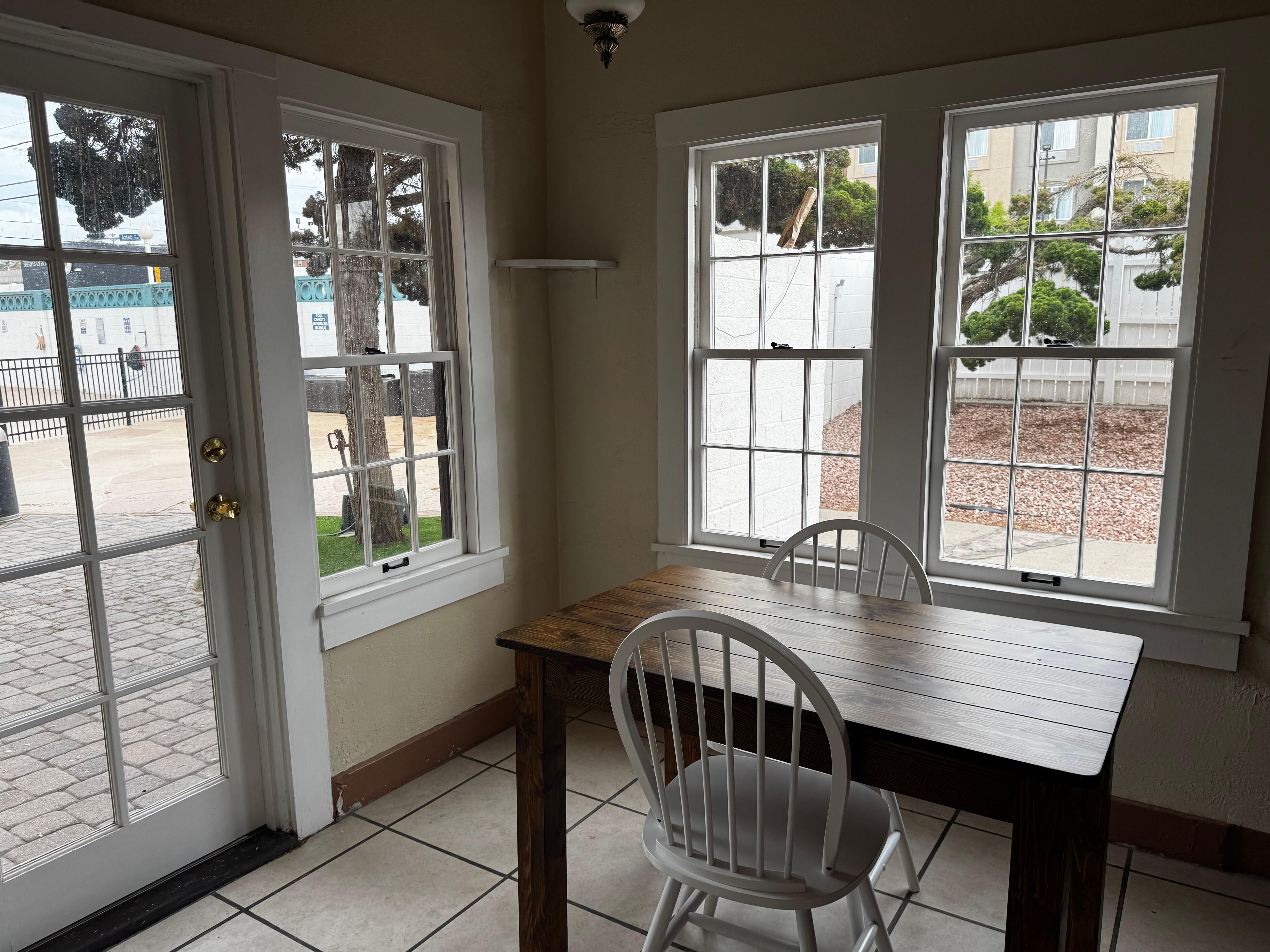 Eat in area, deluxe room