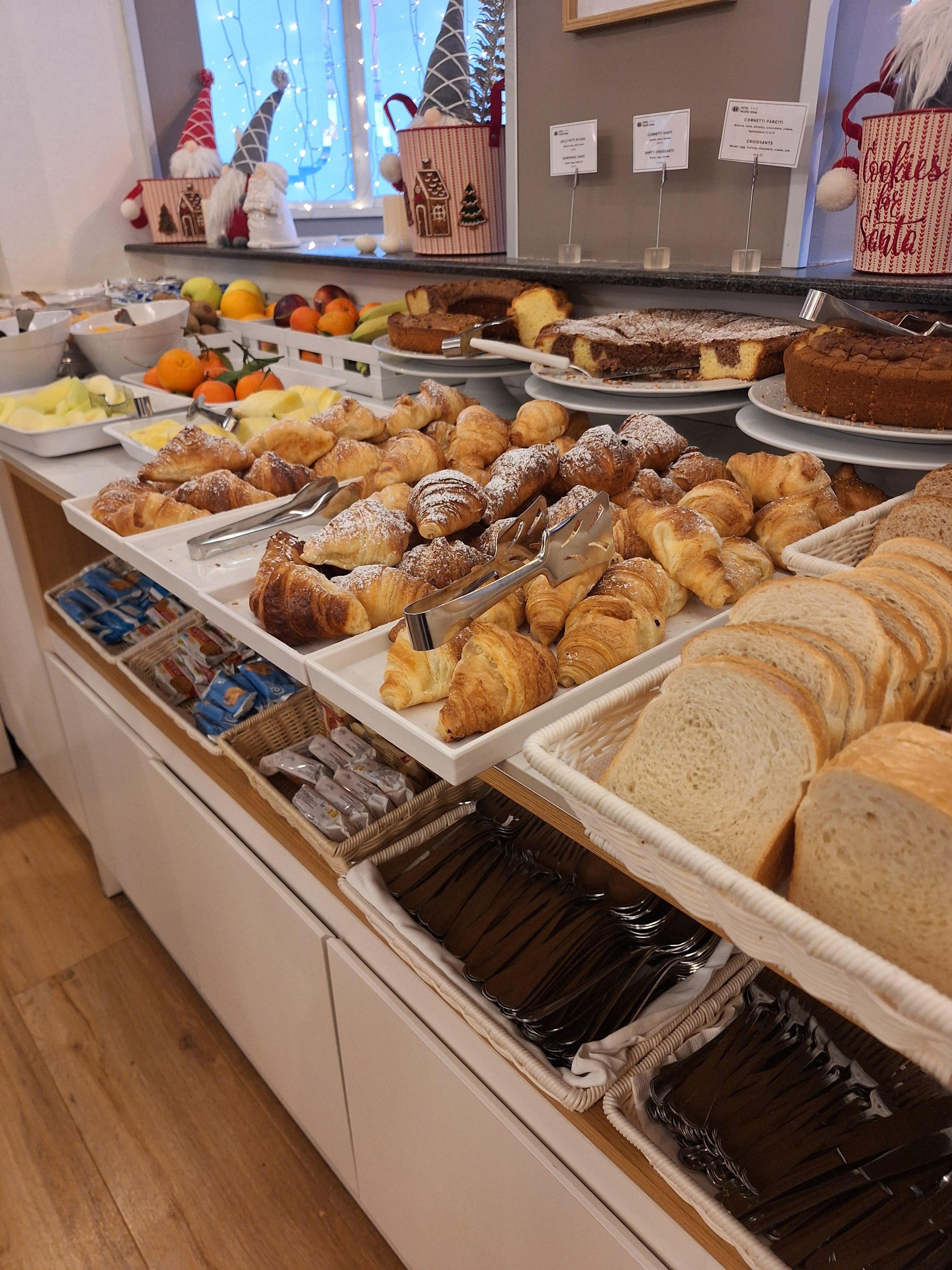 Some cold options but did include hot eggs, bacon and sausage 