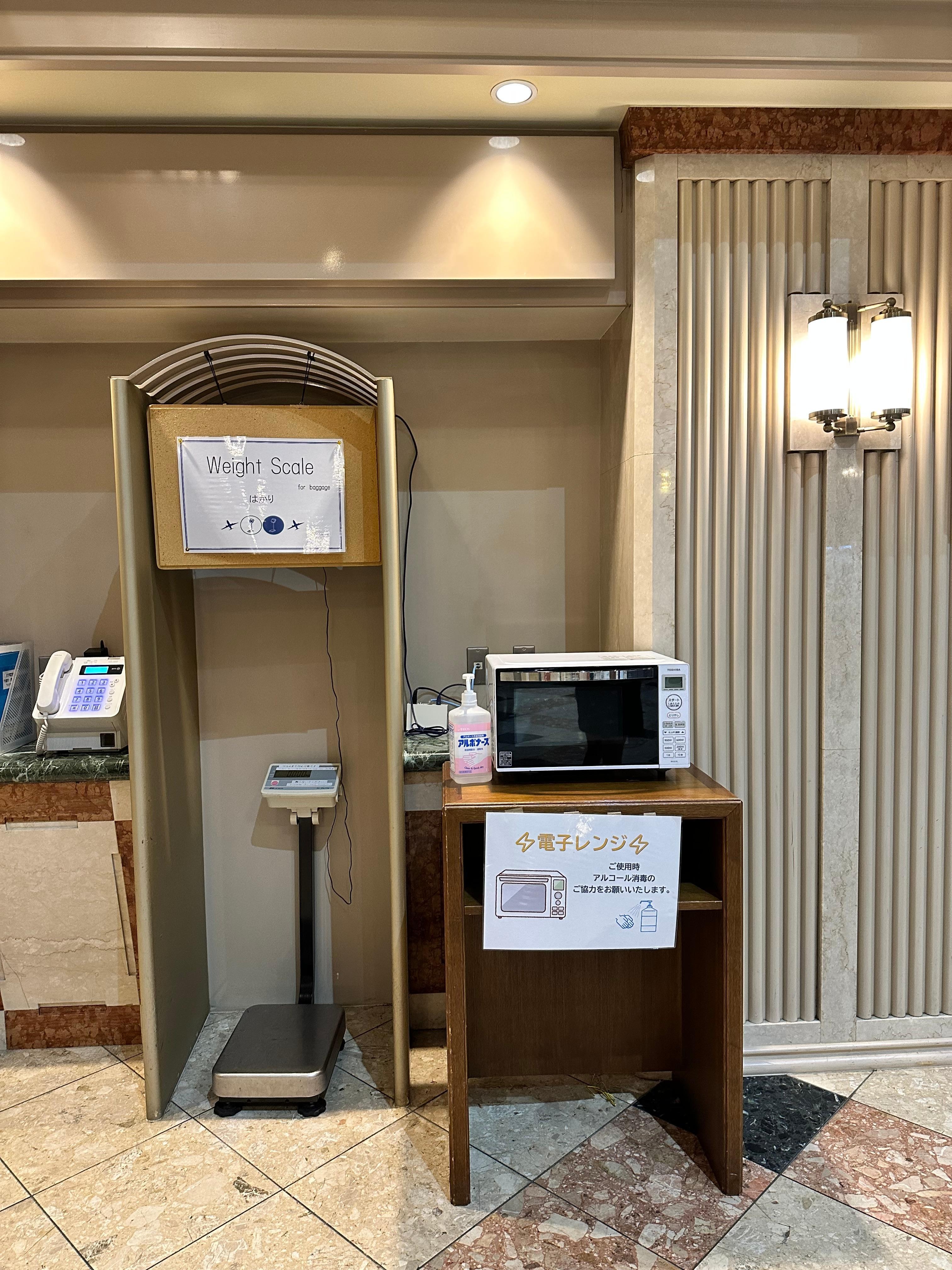weight scale and Microwave oven at Lobby 