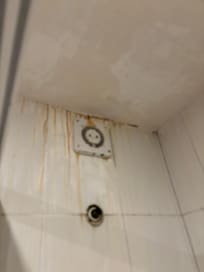 Salle de bain insalubre