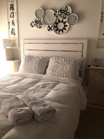 Mi habitación elegante, limpia y cómoda!