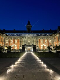 Bâtiment vu depuis la cour