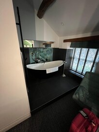 Freestanding bath area