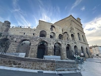 Monument Ă moins de 50 mĂštres de lâhĂŽtel