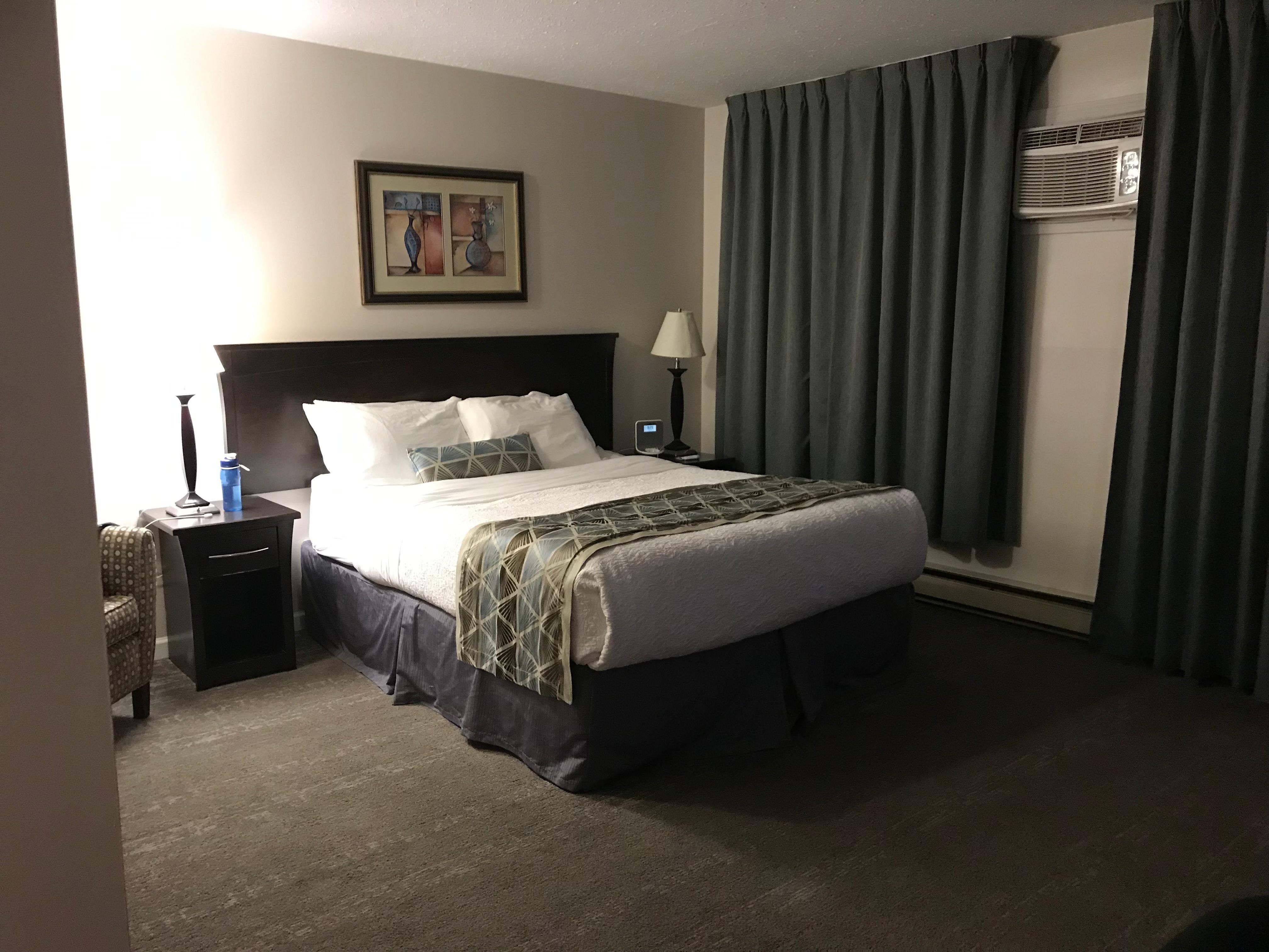 Queen size room.