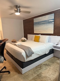 This is the same bed and art work in picture