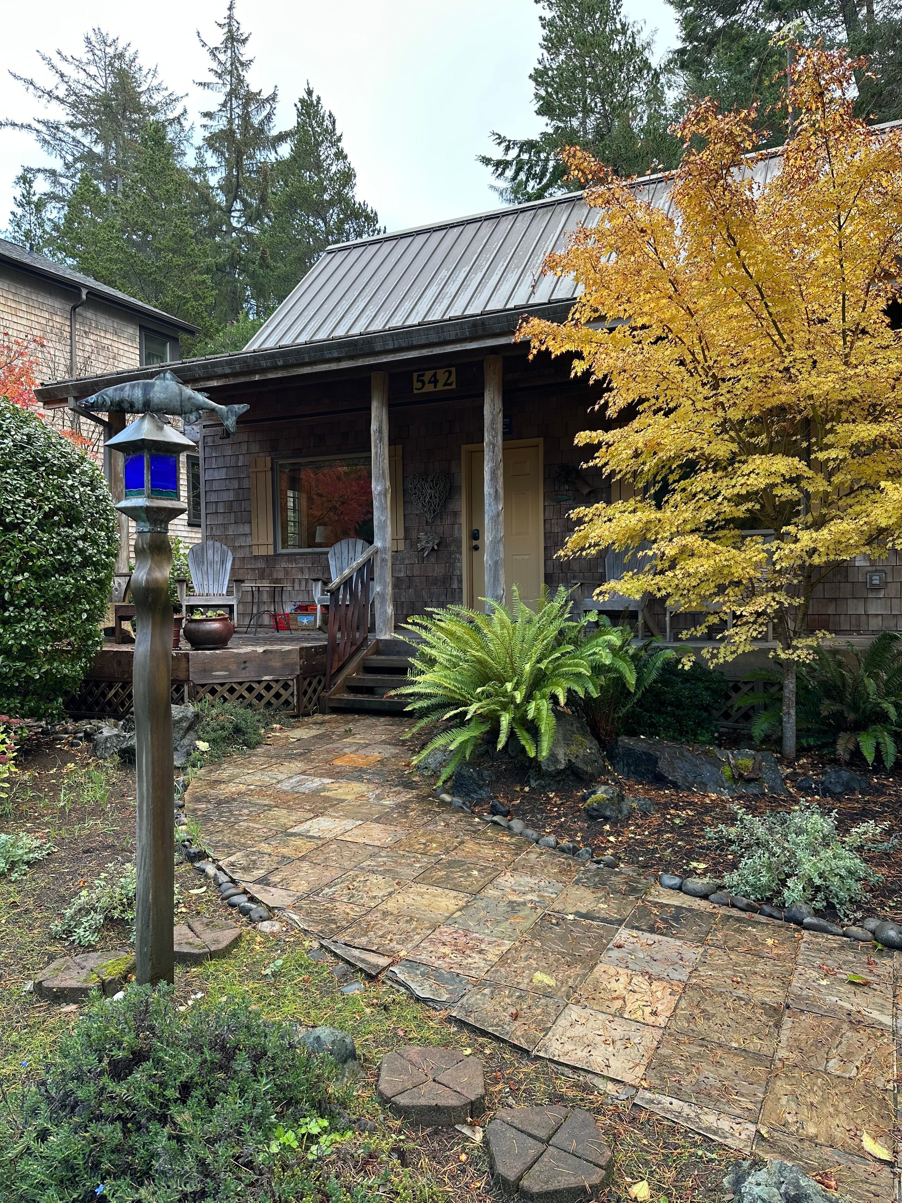 Entrance.. p.s there is another photo that someone took that makes the front look not so welcoming. 