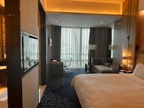 룸과 욕실을 슬라이딩 도어로 구분할수 있어 편함.