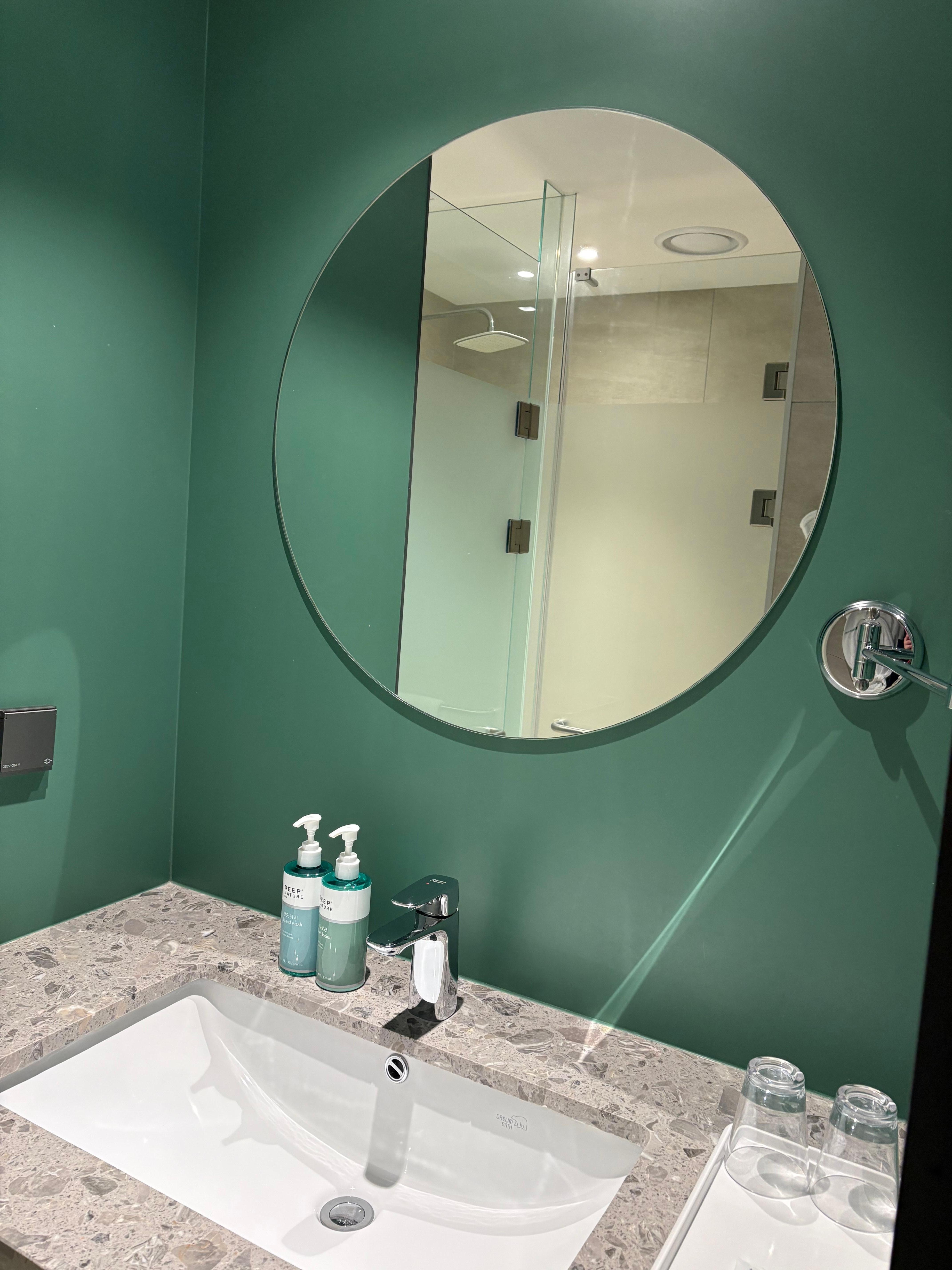 洗面ブース
ハンドソープ、ボディクリームあり。