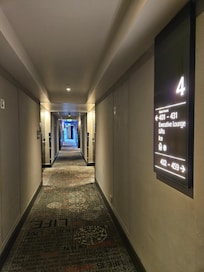 Hotelgang 4. Stück
