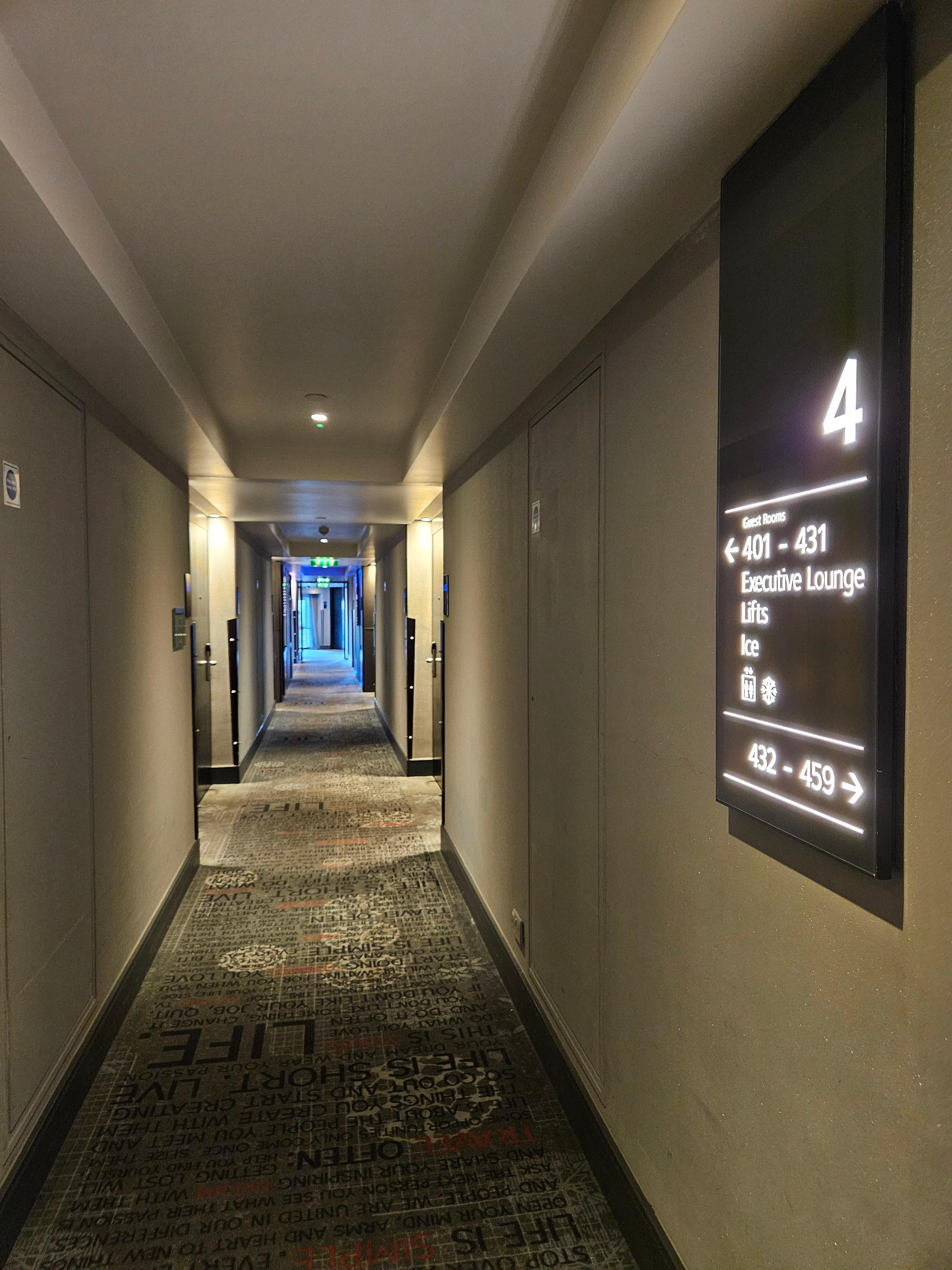 Hotelgang 4. Stück