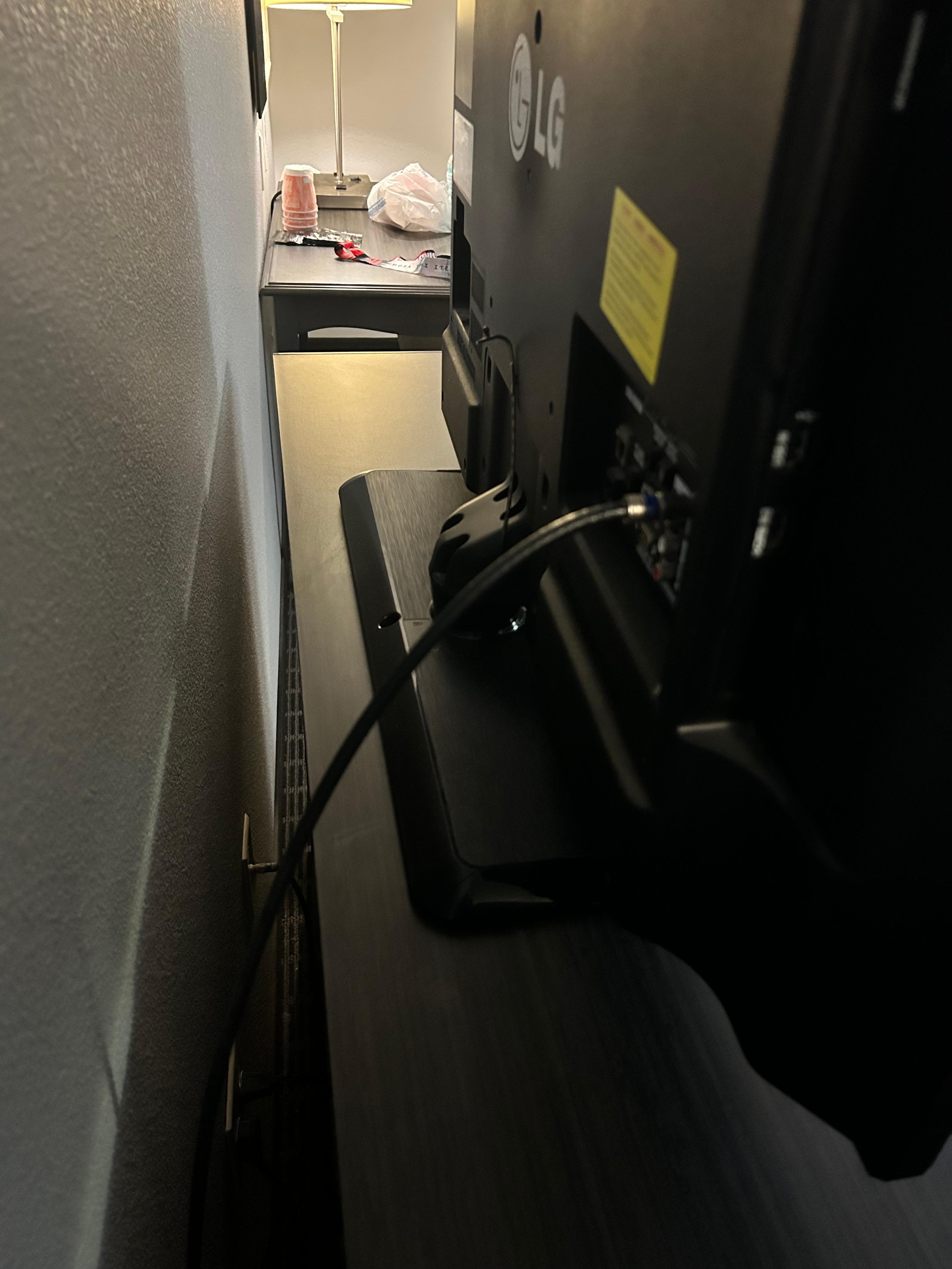 Only cable cord and no plug for outlet