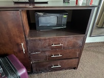 Bottom drawer broken / something dripped down the front never cleaned