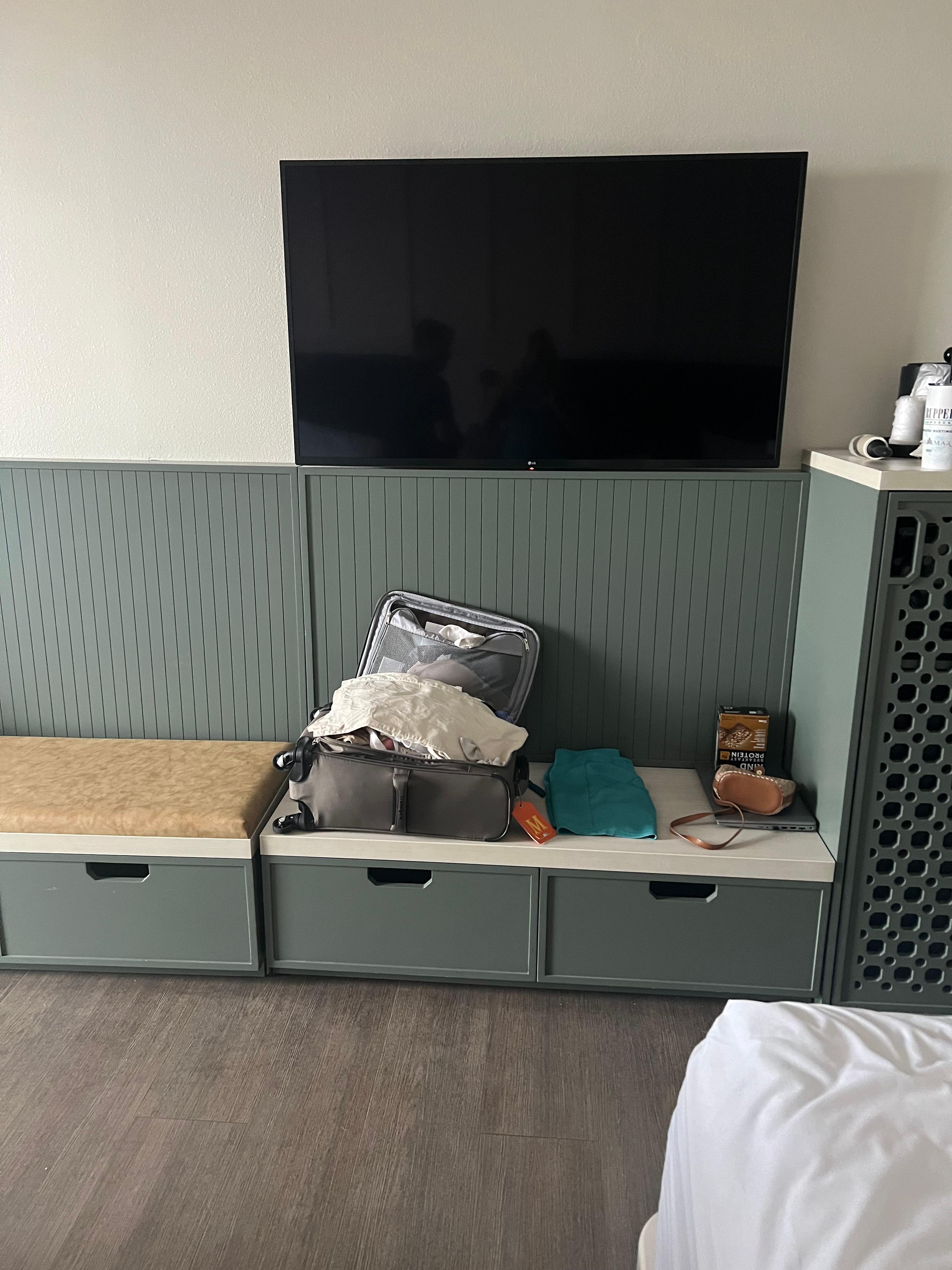 This bench seat is great for two suitcases. Every hotel should have this.