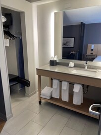Bathroom vanity