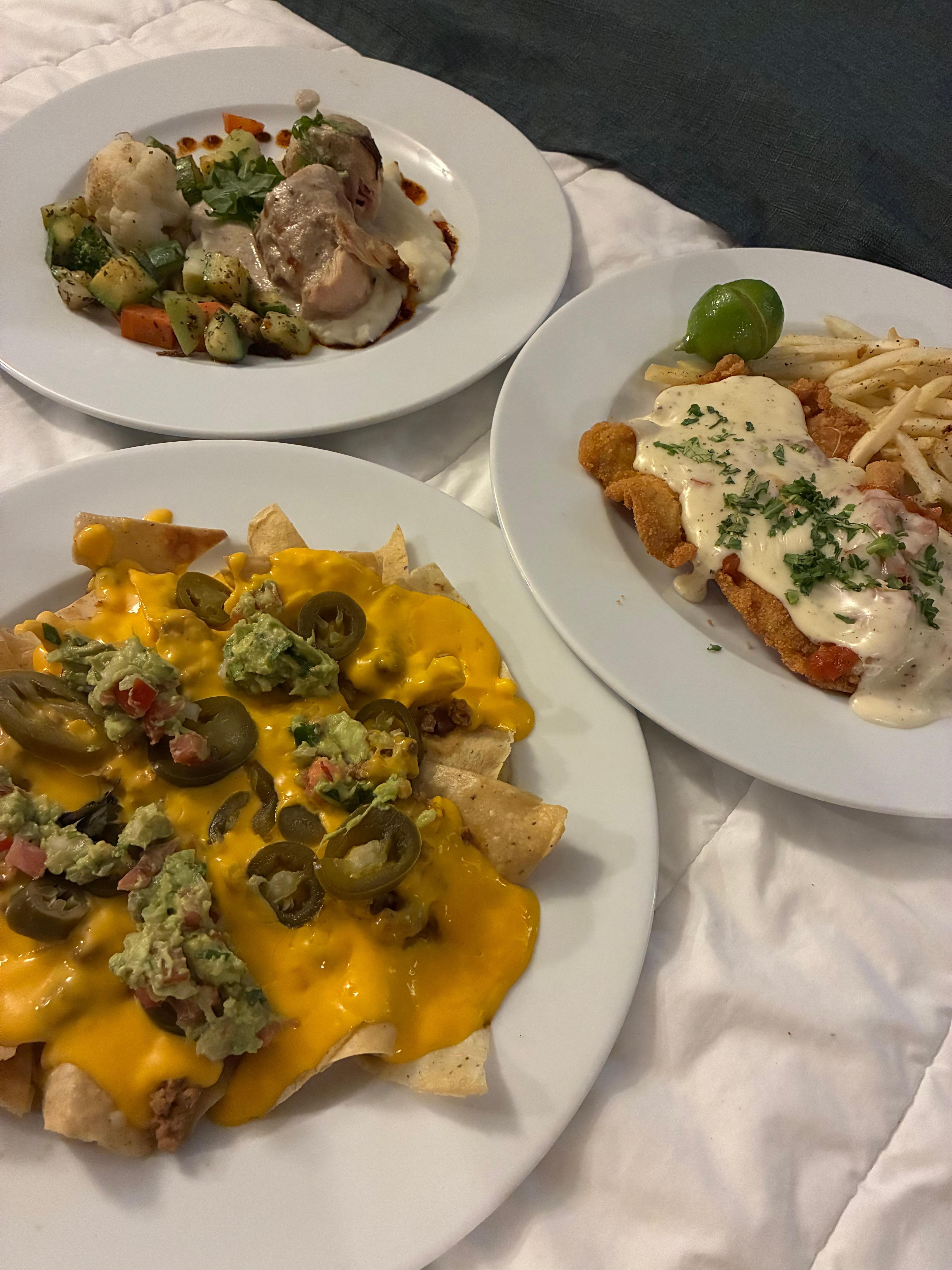 Bien servido y muy bueno, único detalle nos comentaron que el servicio a la habitación no tenía costo extra y al final pagamos más de lo que decía la carta