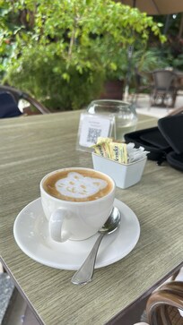 A capuchino at the Cotorra Bar