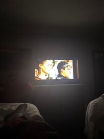 Relajado viendo una película