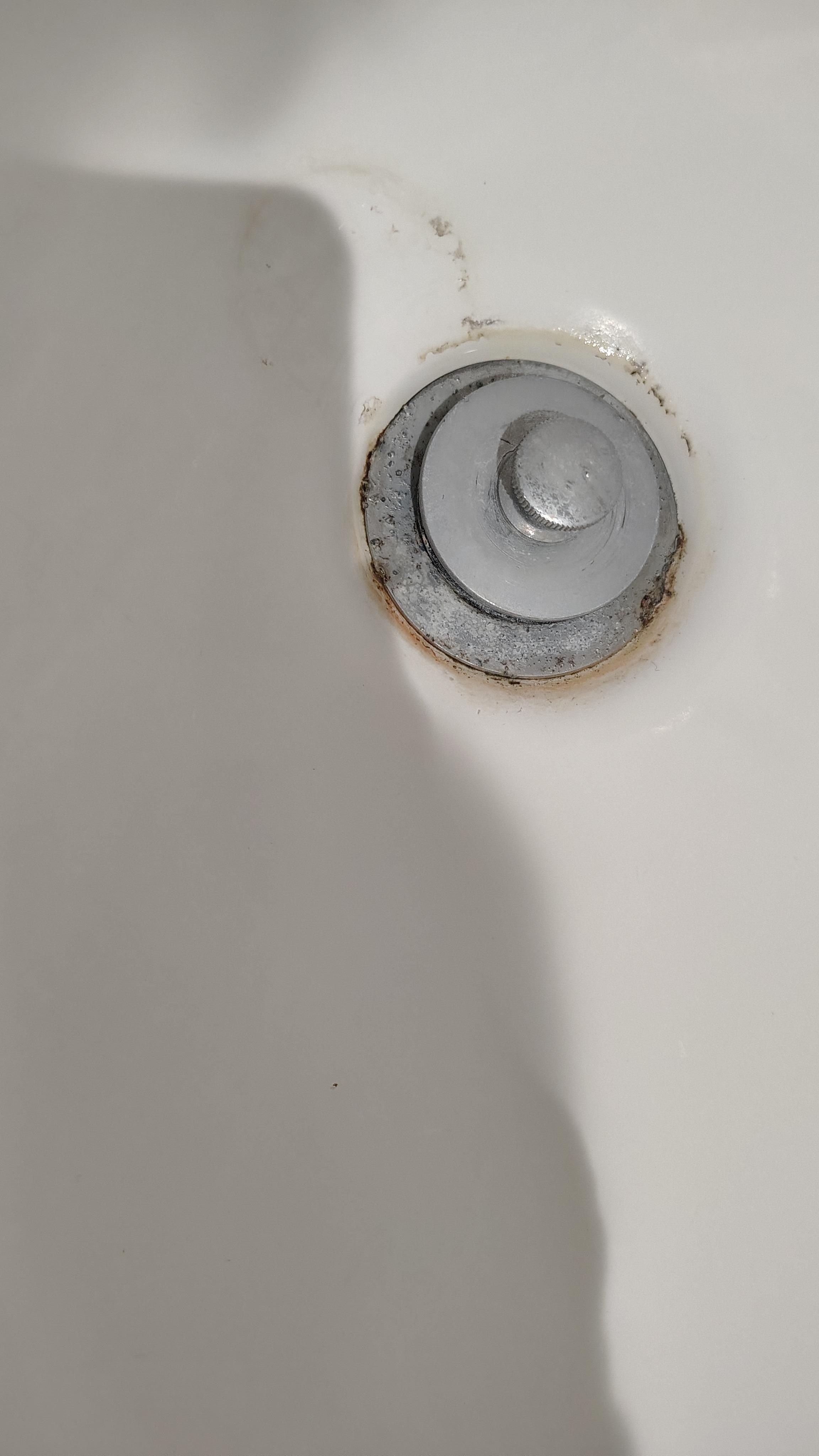 photo of the bathtub drain
