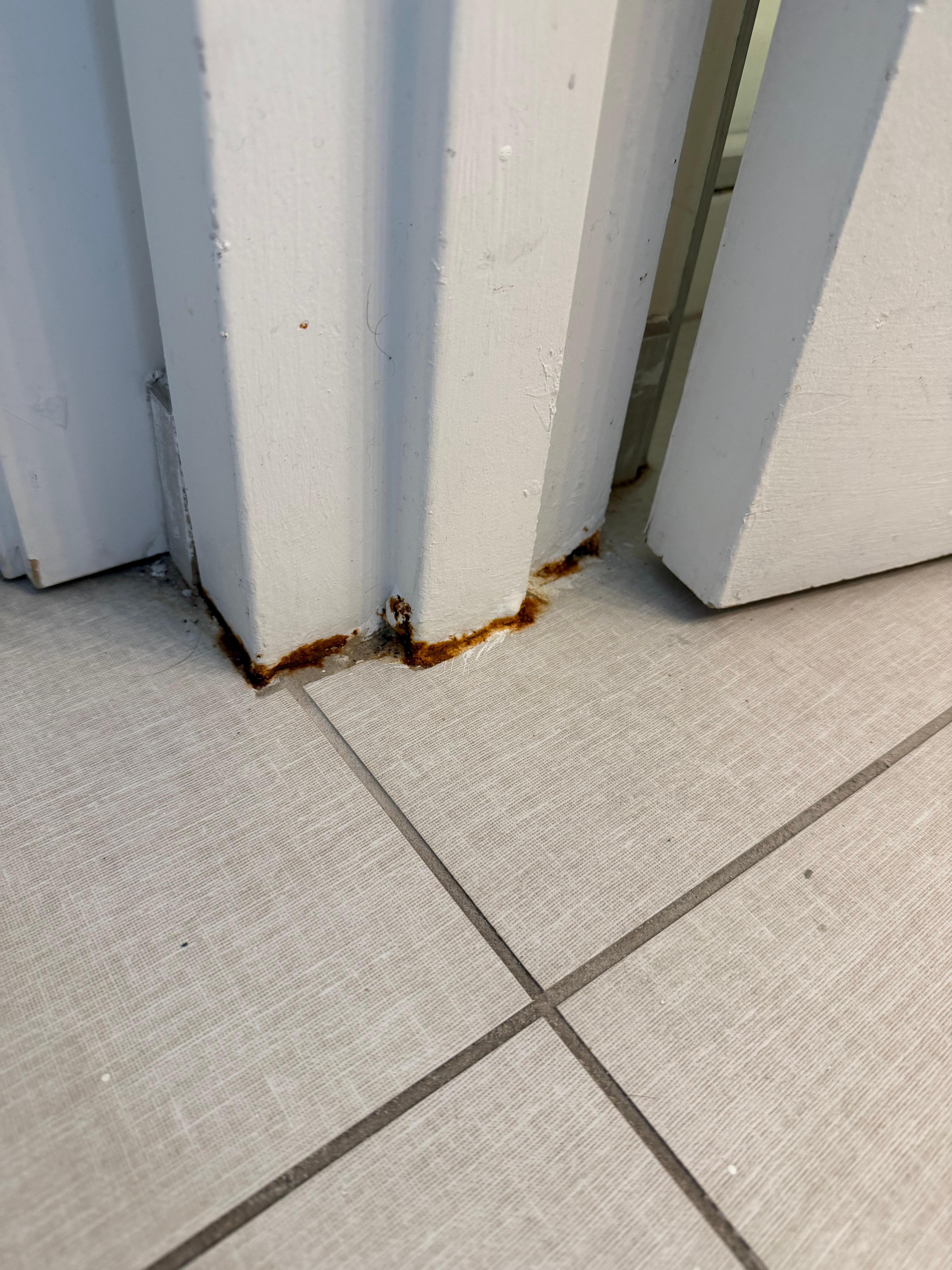 Rust and accumulation of dust