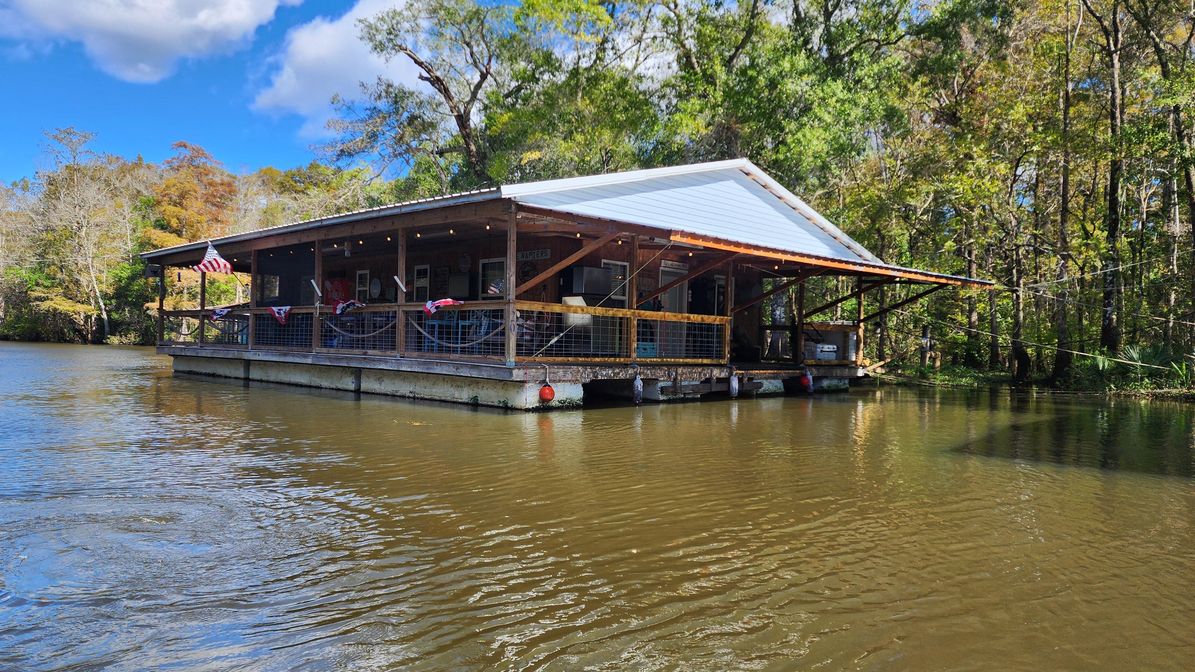 Houseboat on Poticaw