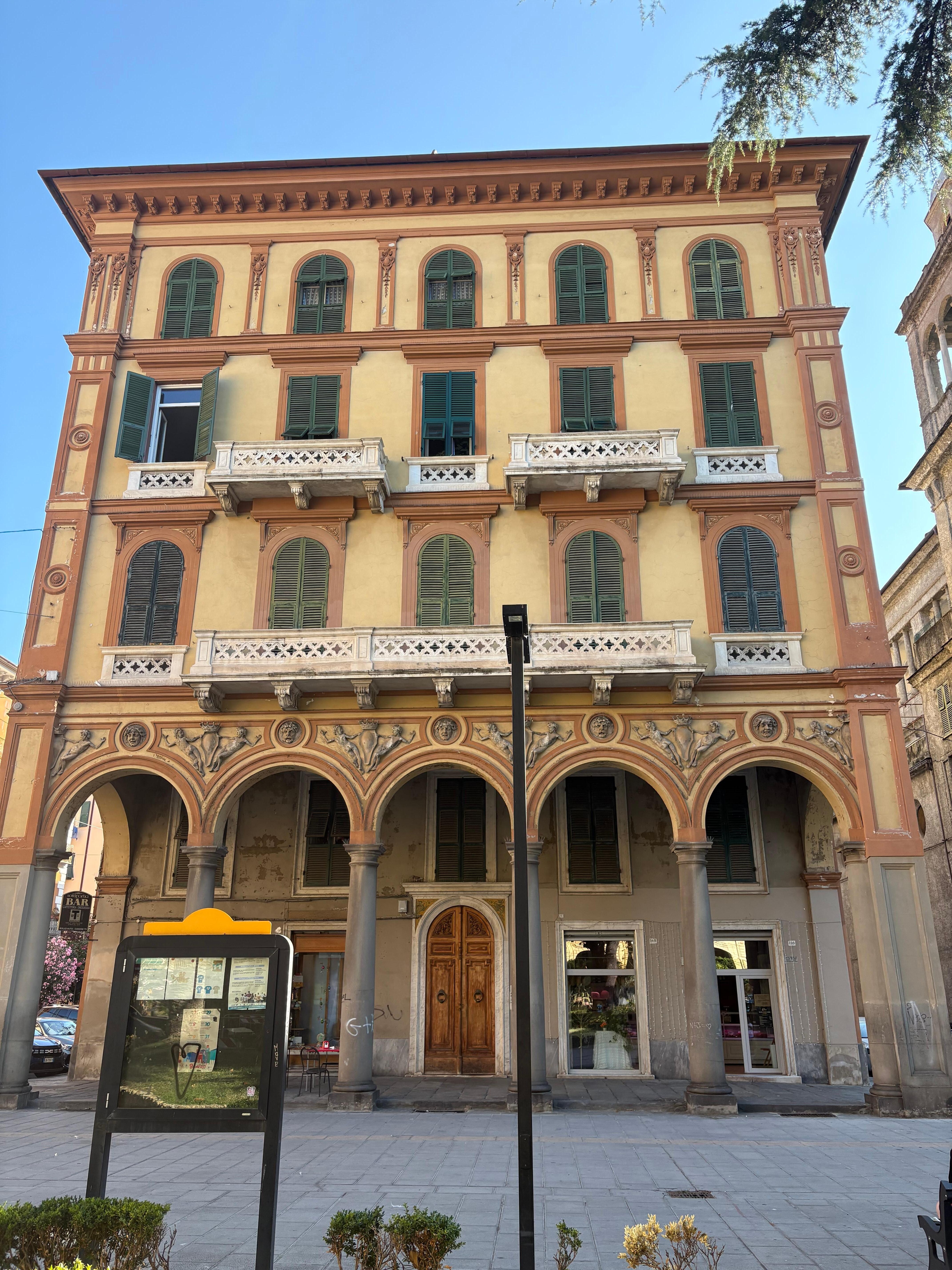 Apartment building 