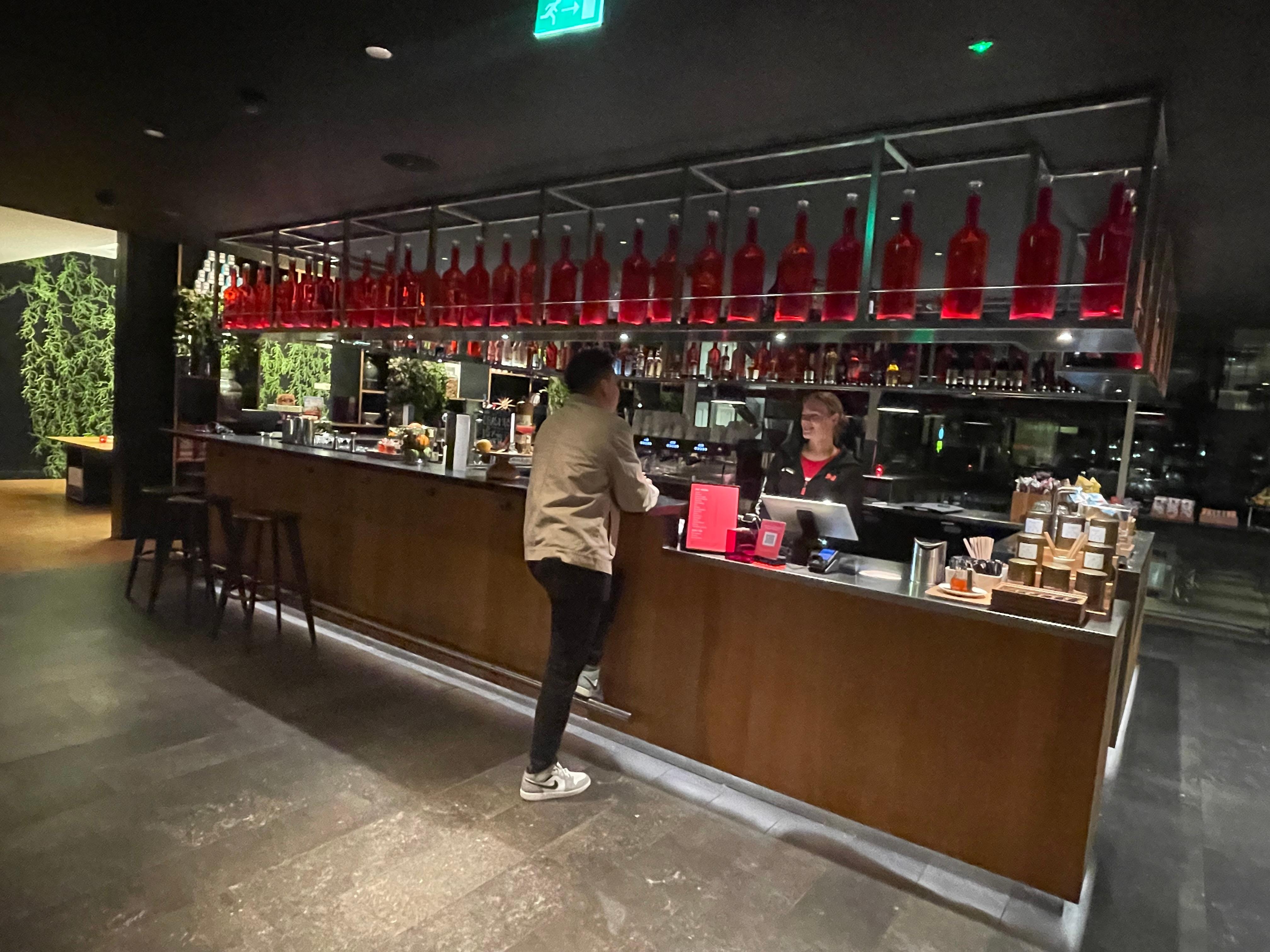 Great bar where you could get a wide range of beverages, coffees, cappuccinos, teas plus a wonderful assortment of breakfast choices.