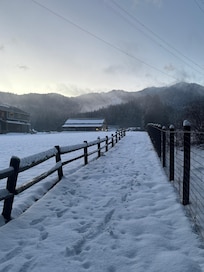 3 minute walk to Wenatchee river